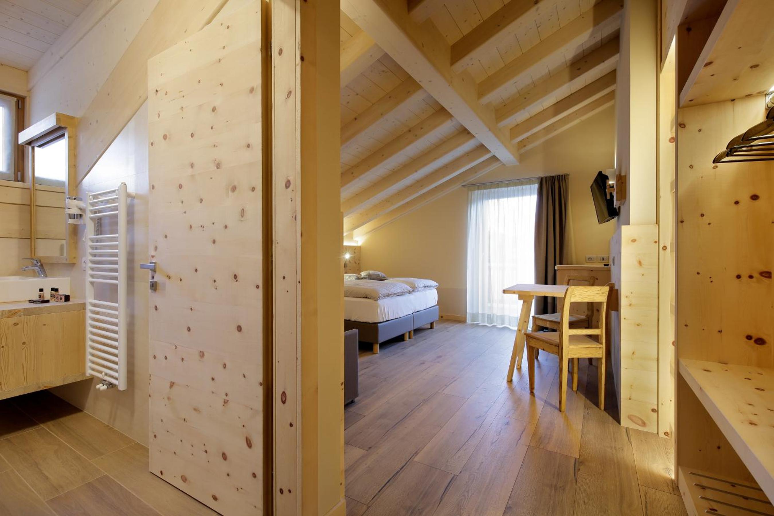 Deluxe Double Room With Extra Bed photo 1
