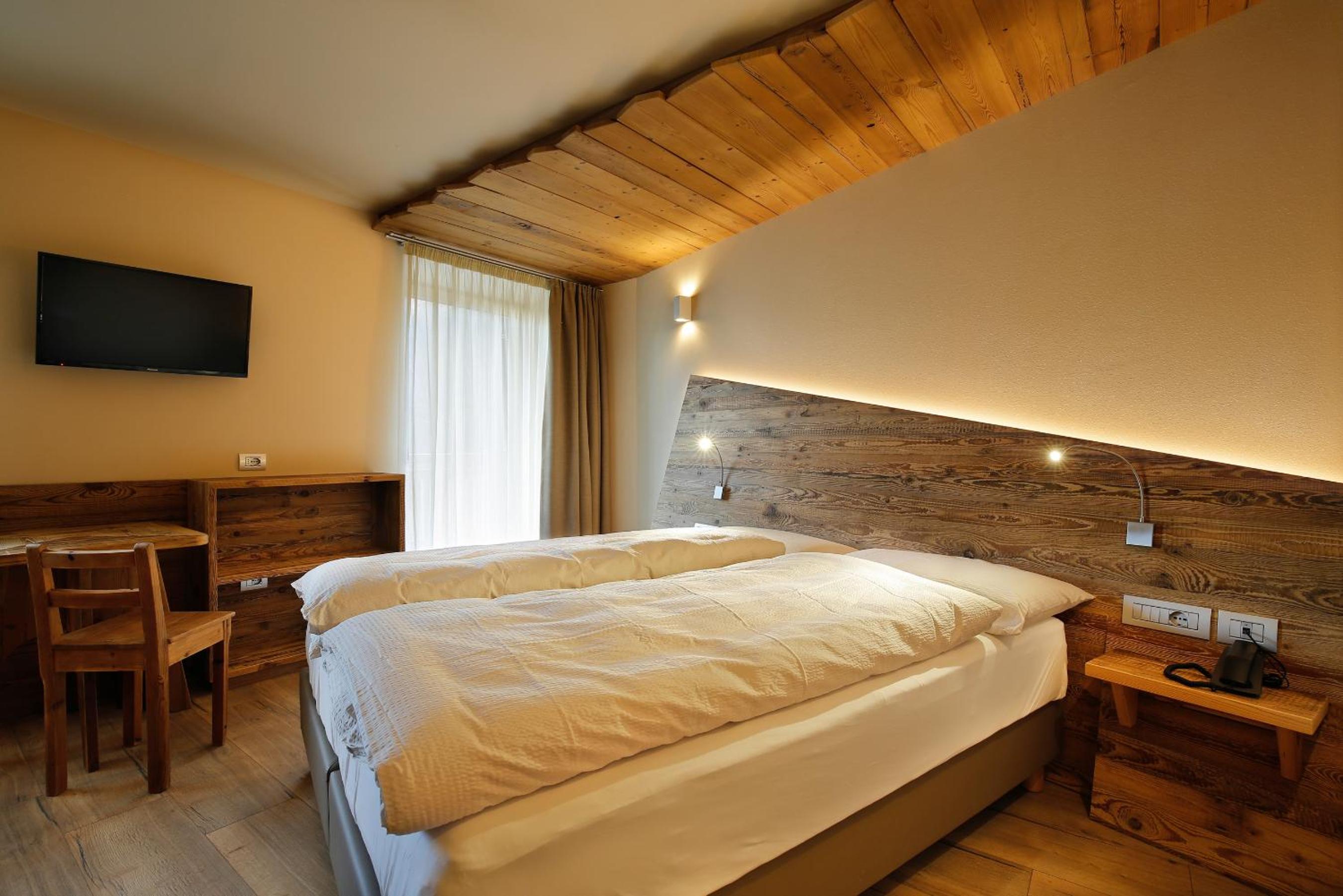Double Room With Extra Bed photo 3