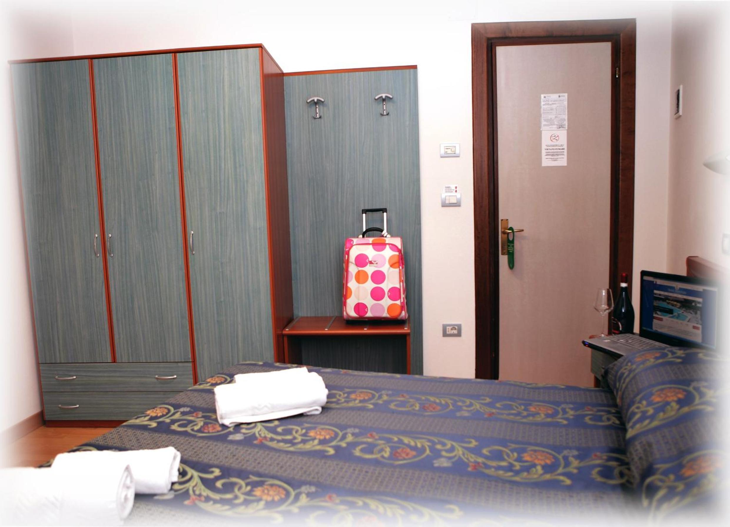Double Room - Photo 6