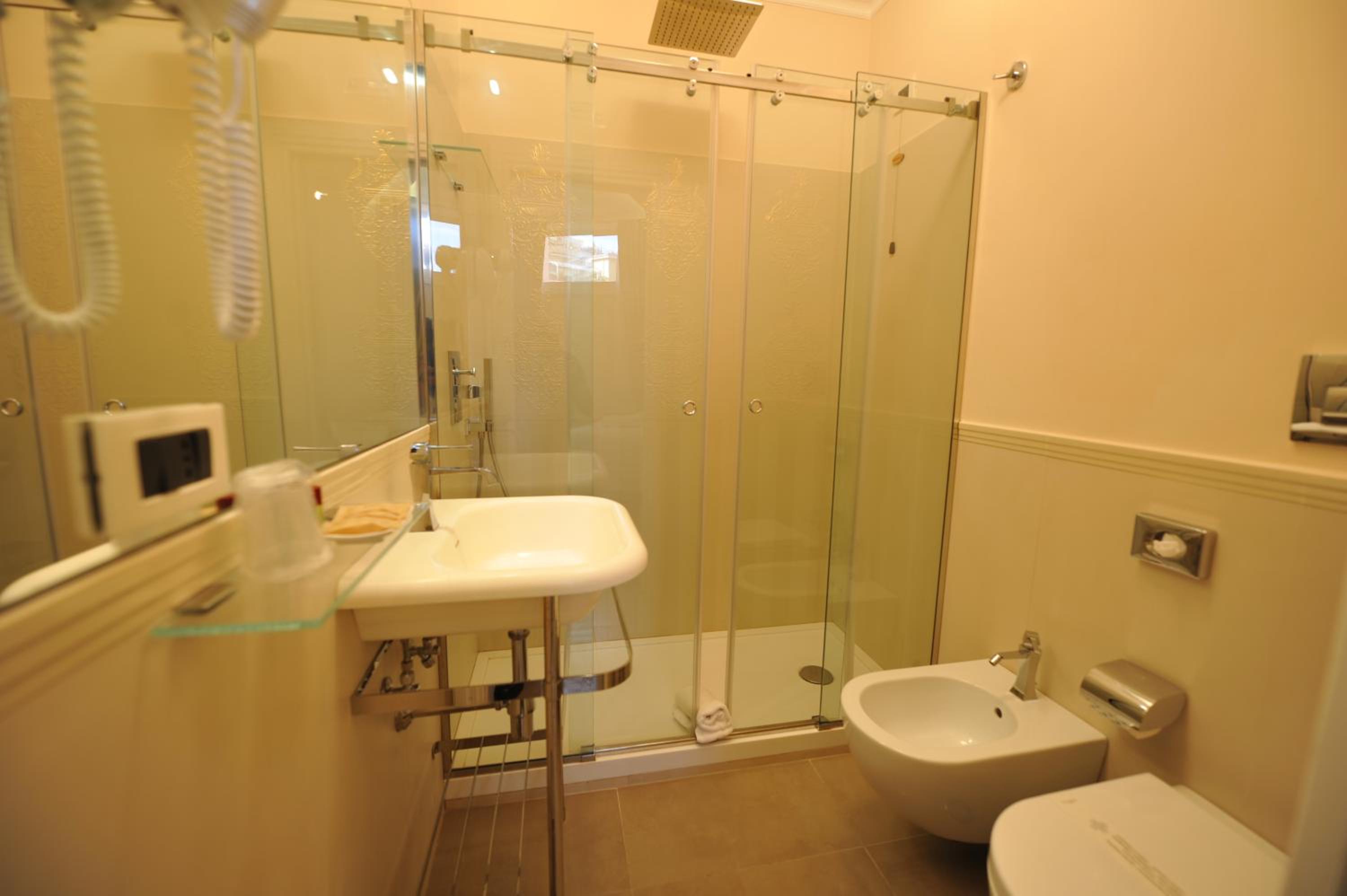 Economy Double or Twin Room thumbnail 5