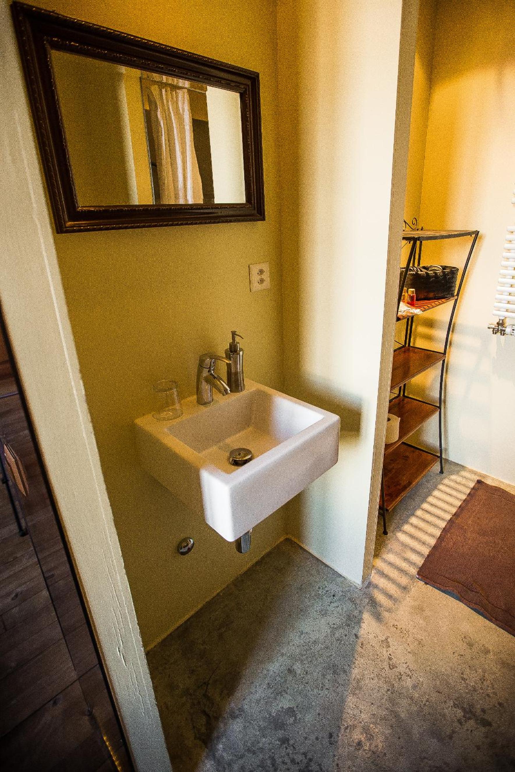 Suite - Photo 5
