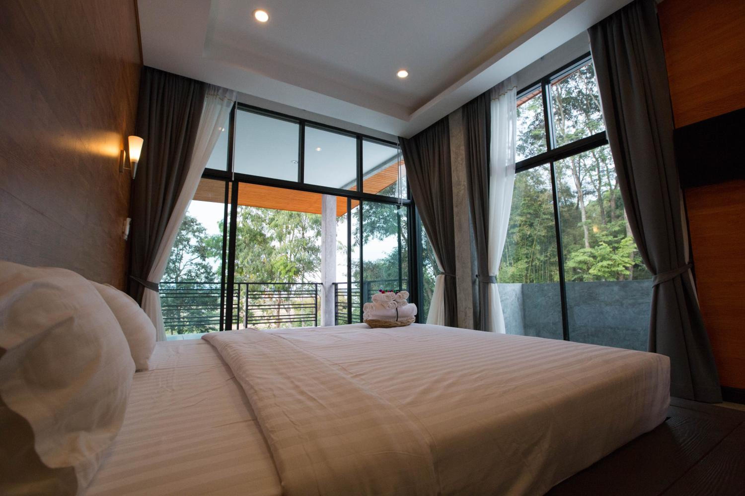 Deluxe Double Room with Balcony photo 1