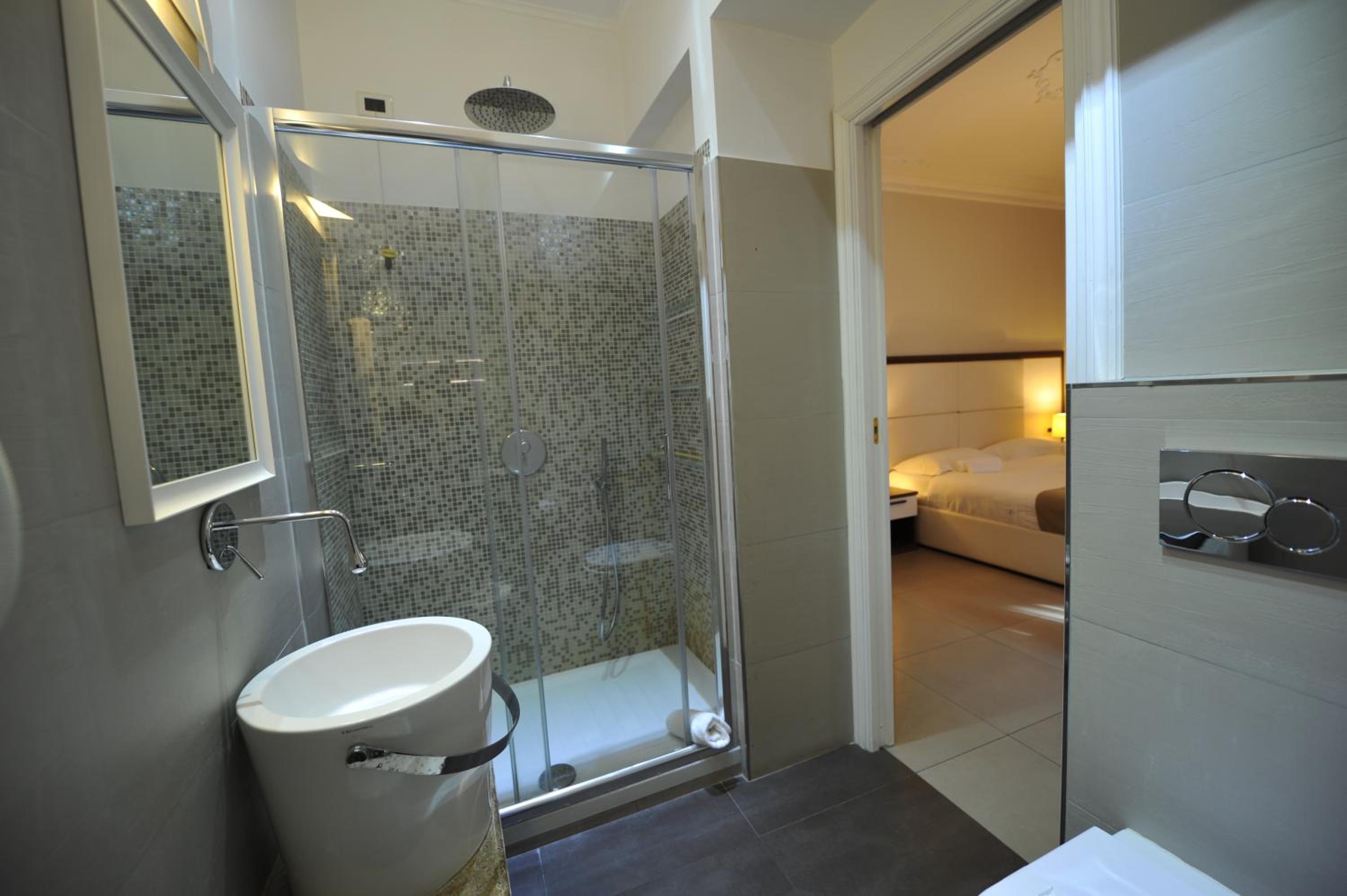 Classic Triple Room thumbnail 5