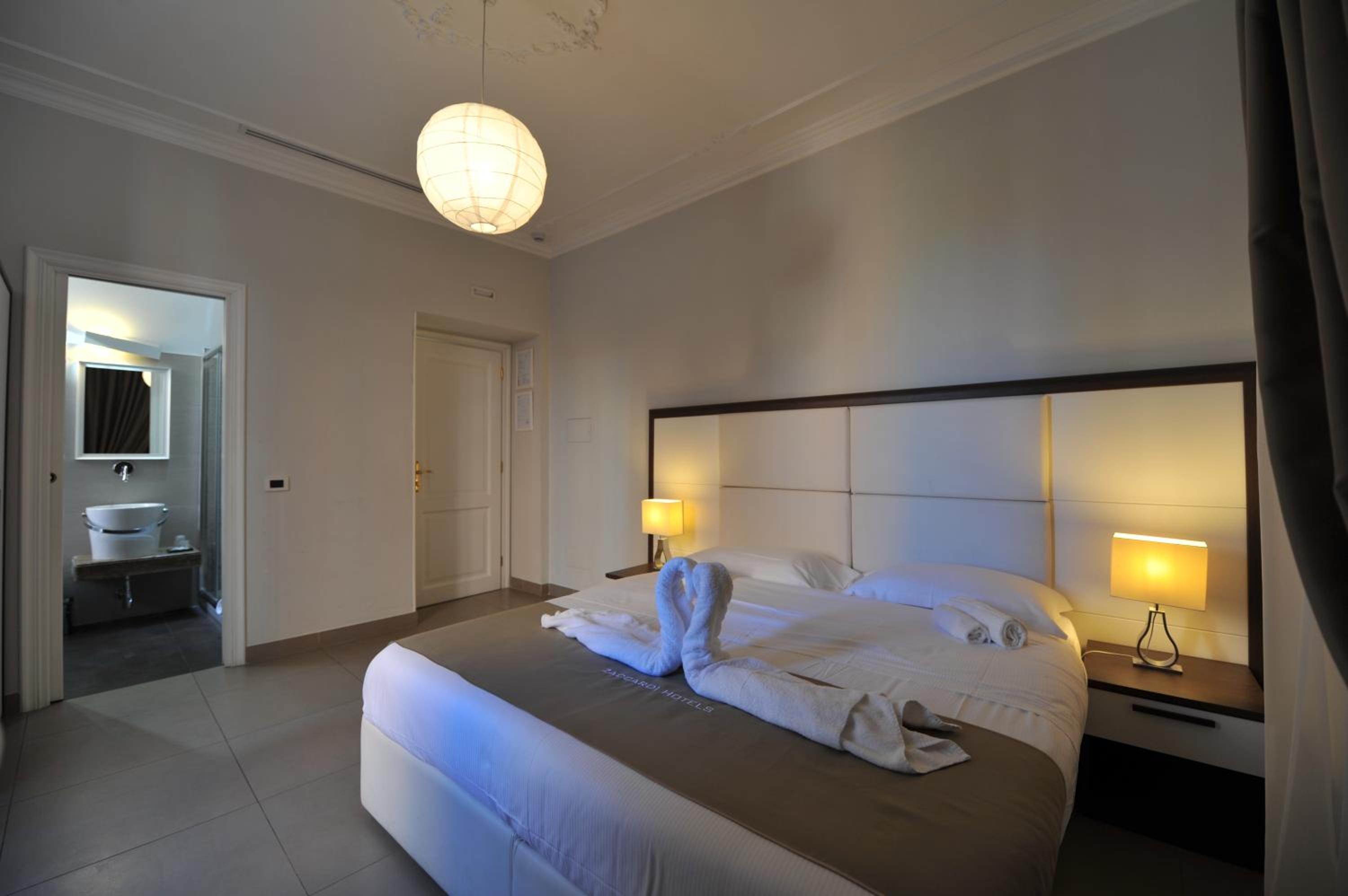 Classic Triple Room thumbnail 6