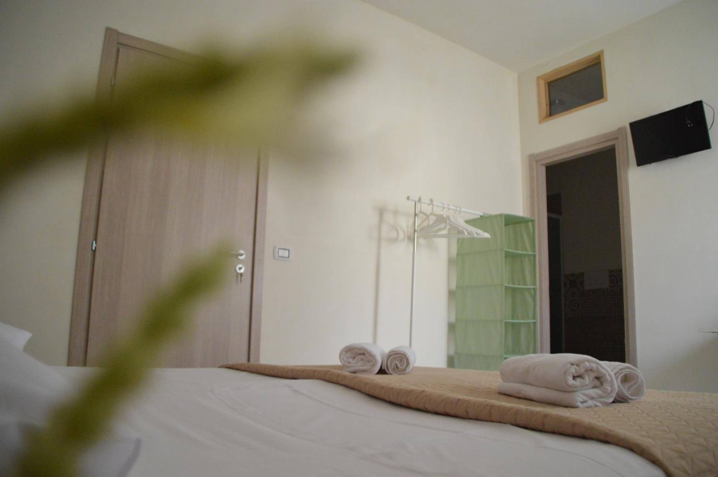 Triple Room with Private Bathroom - Photo 4
