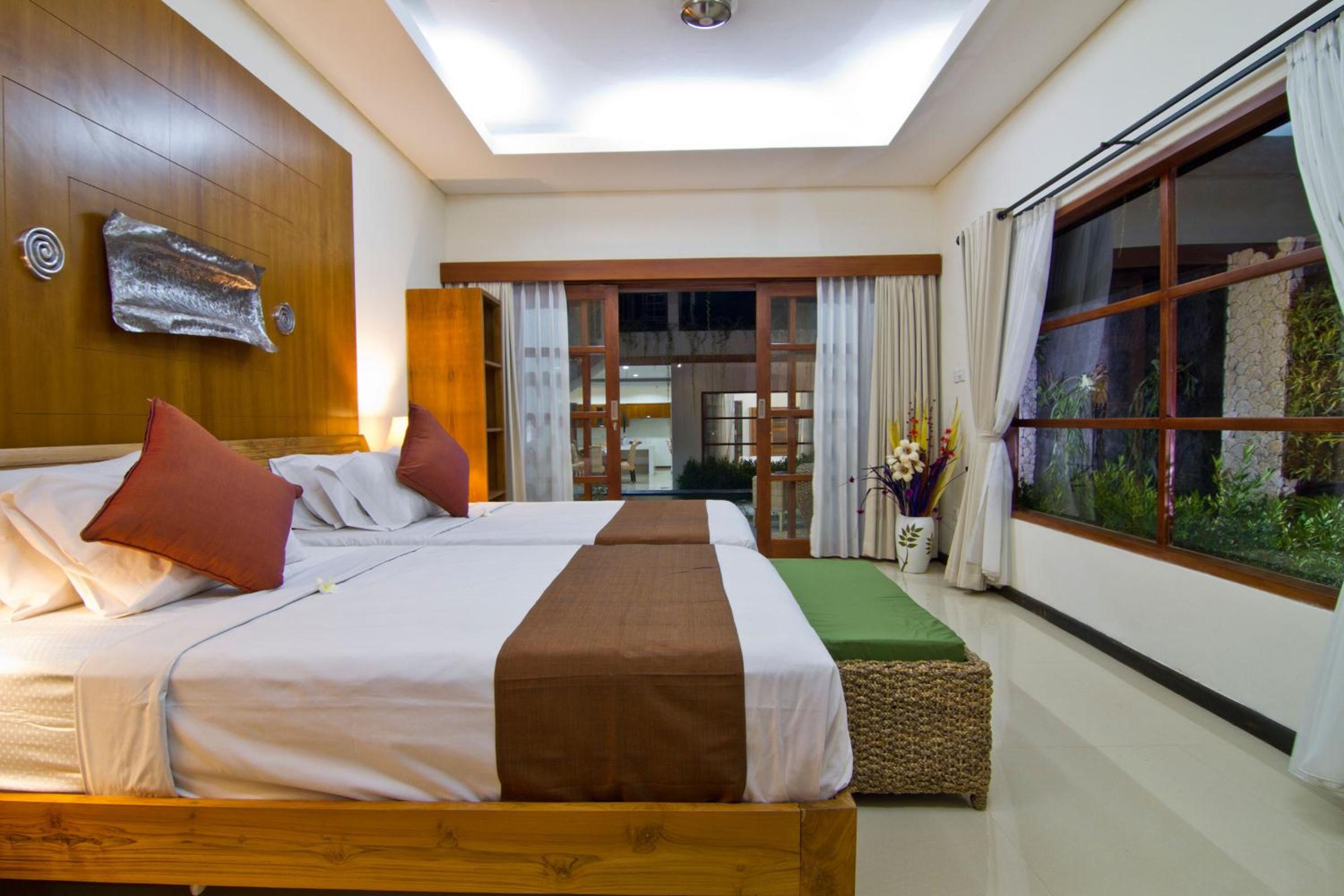 Twin Room with Pool View photo 2