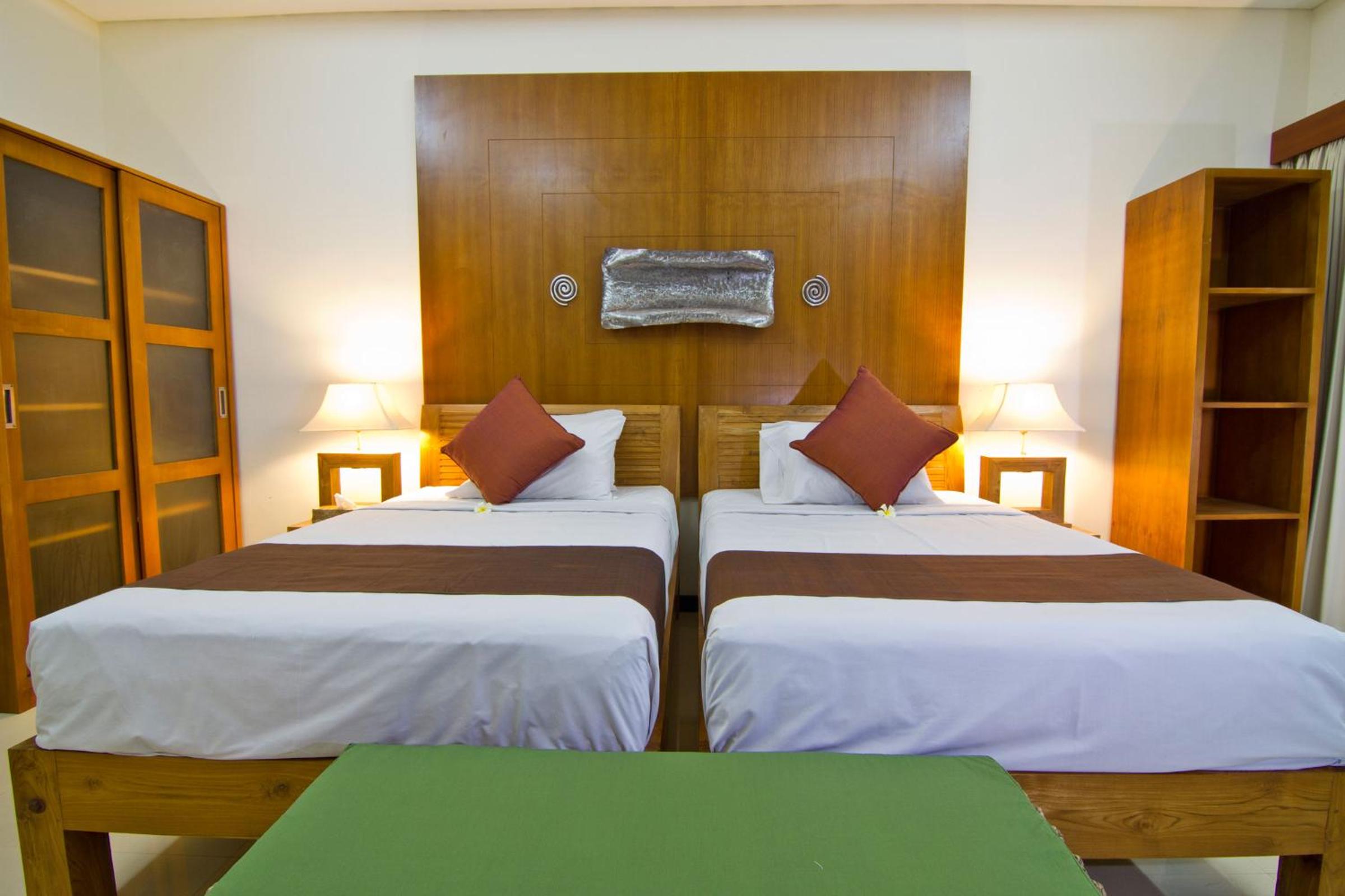 Twin Room with Pool View photo 3