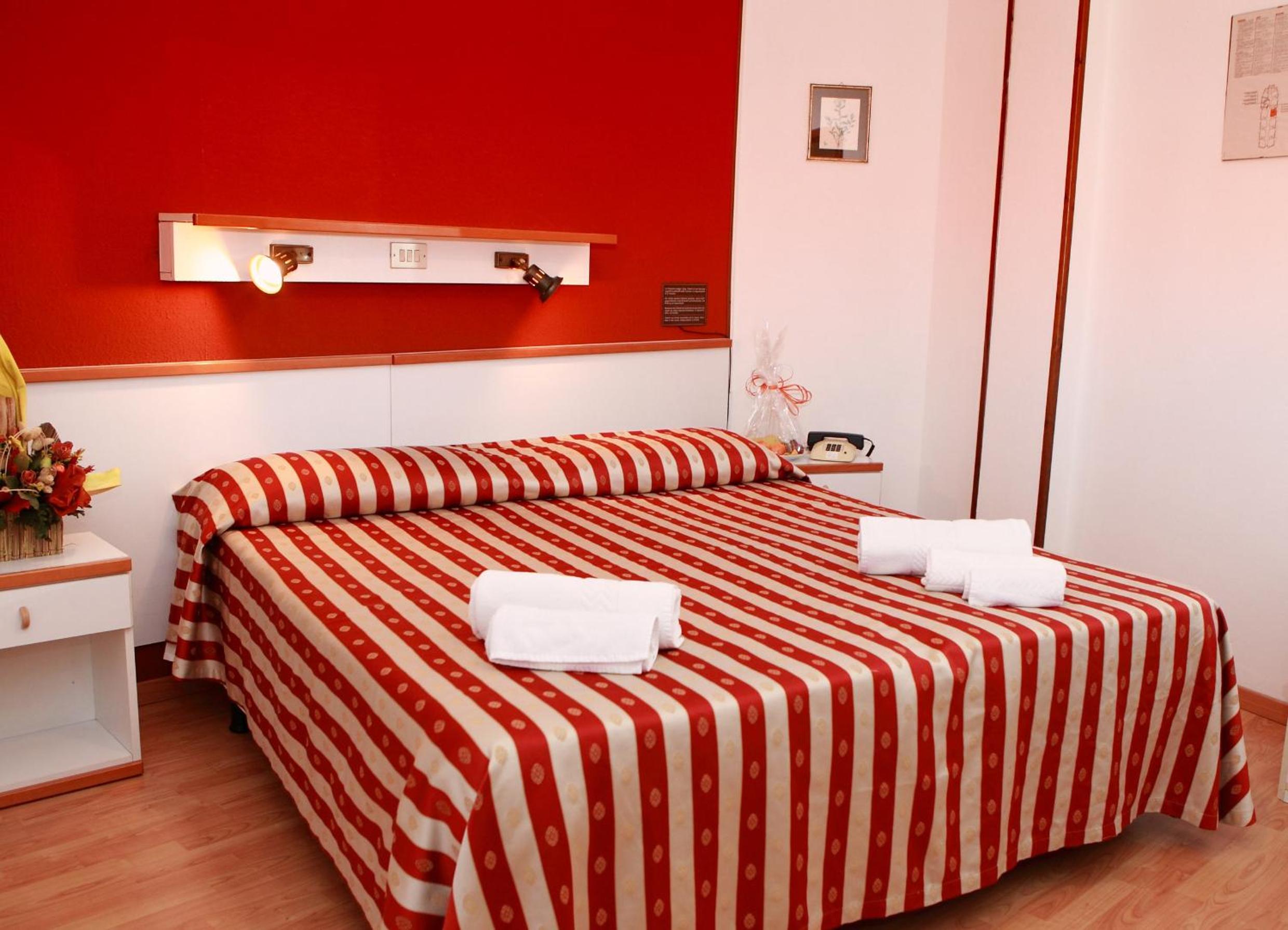Double Room - Photo 15