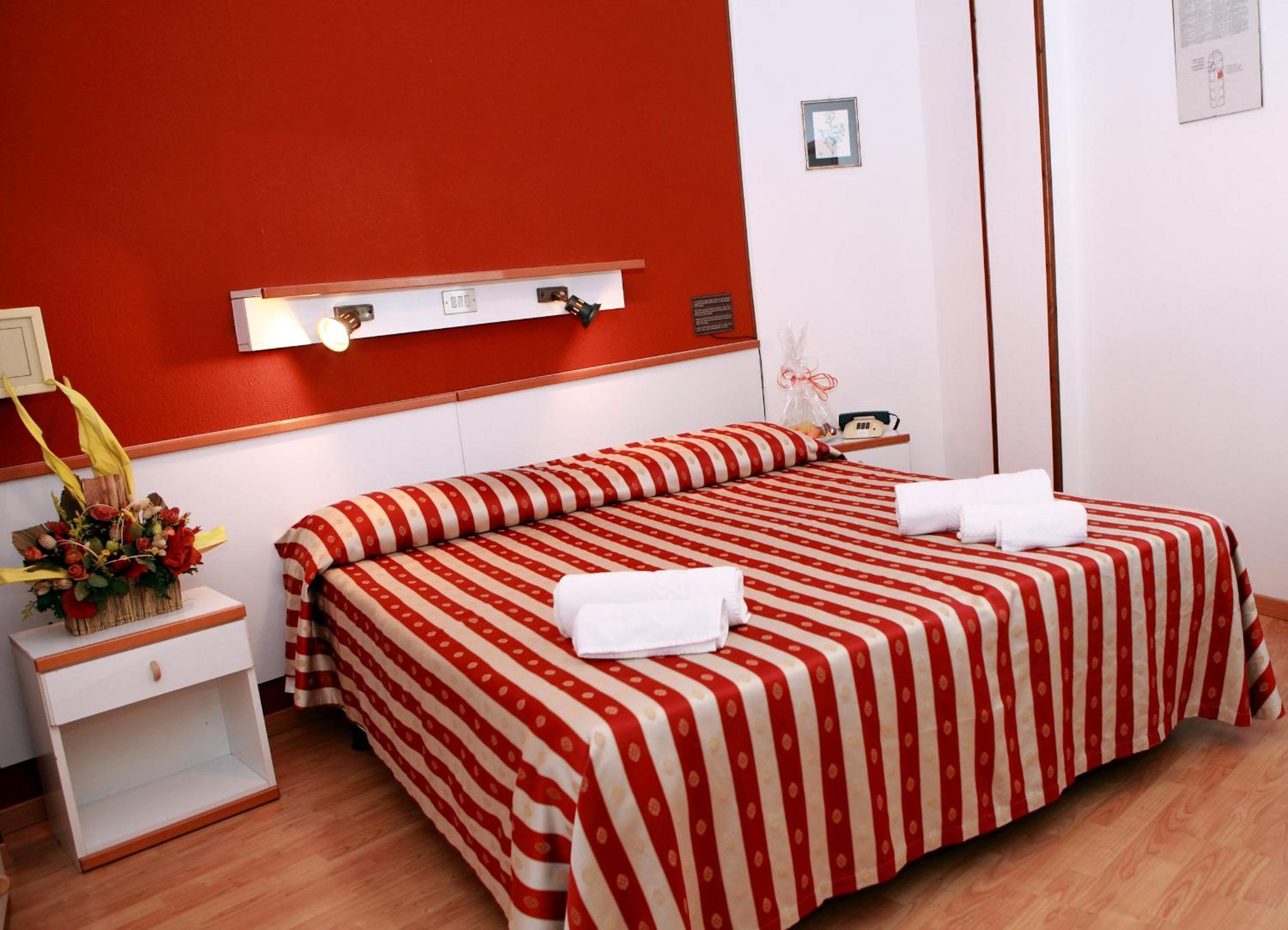 Double Room - Photo 5