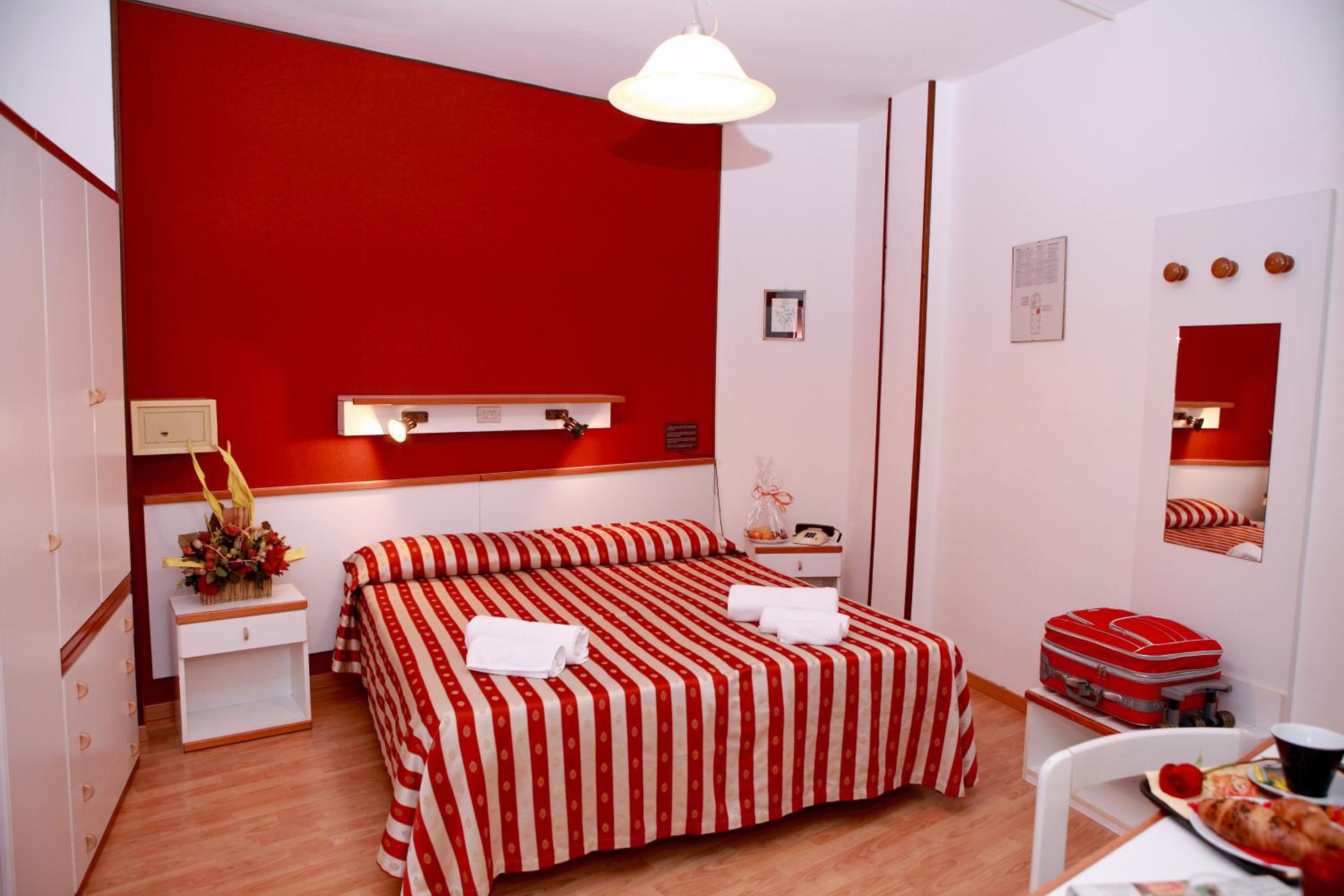Double Room - Photo 8