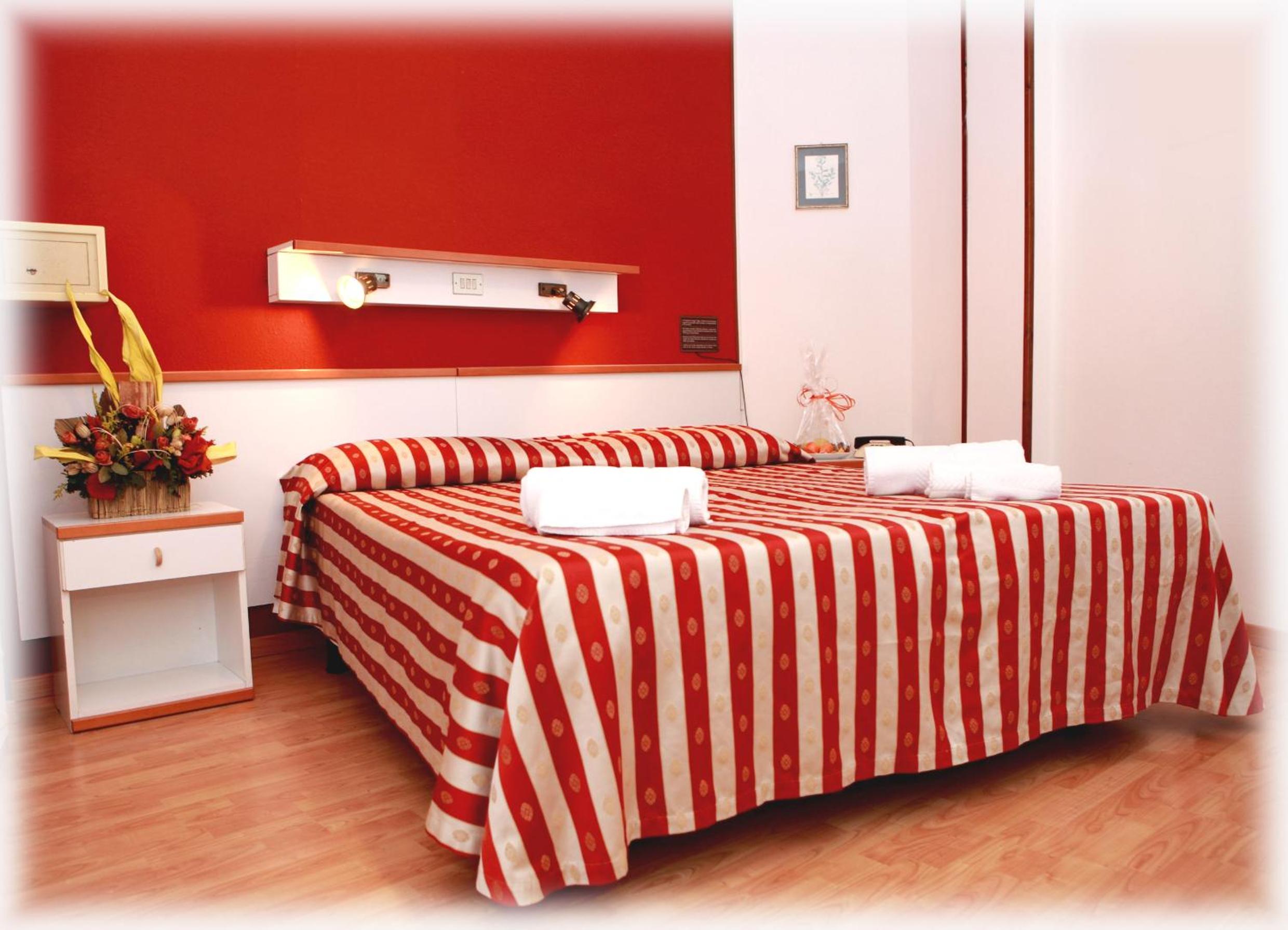 Double Room - Photo 11
