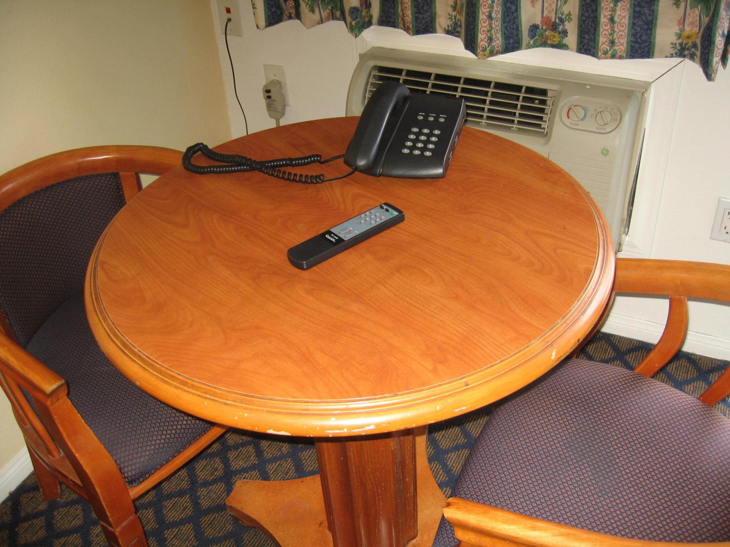 Deluxe King Room - Photo 10