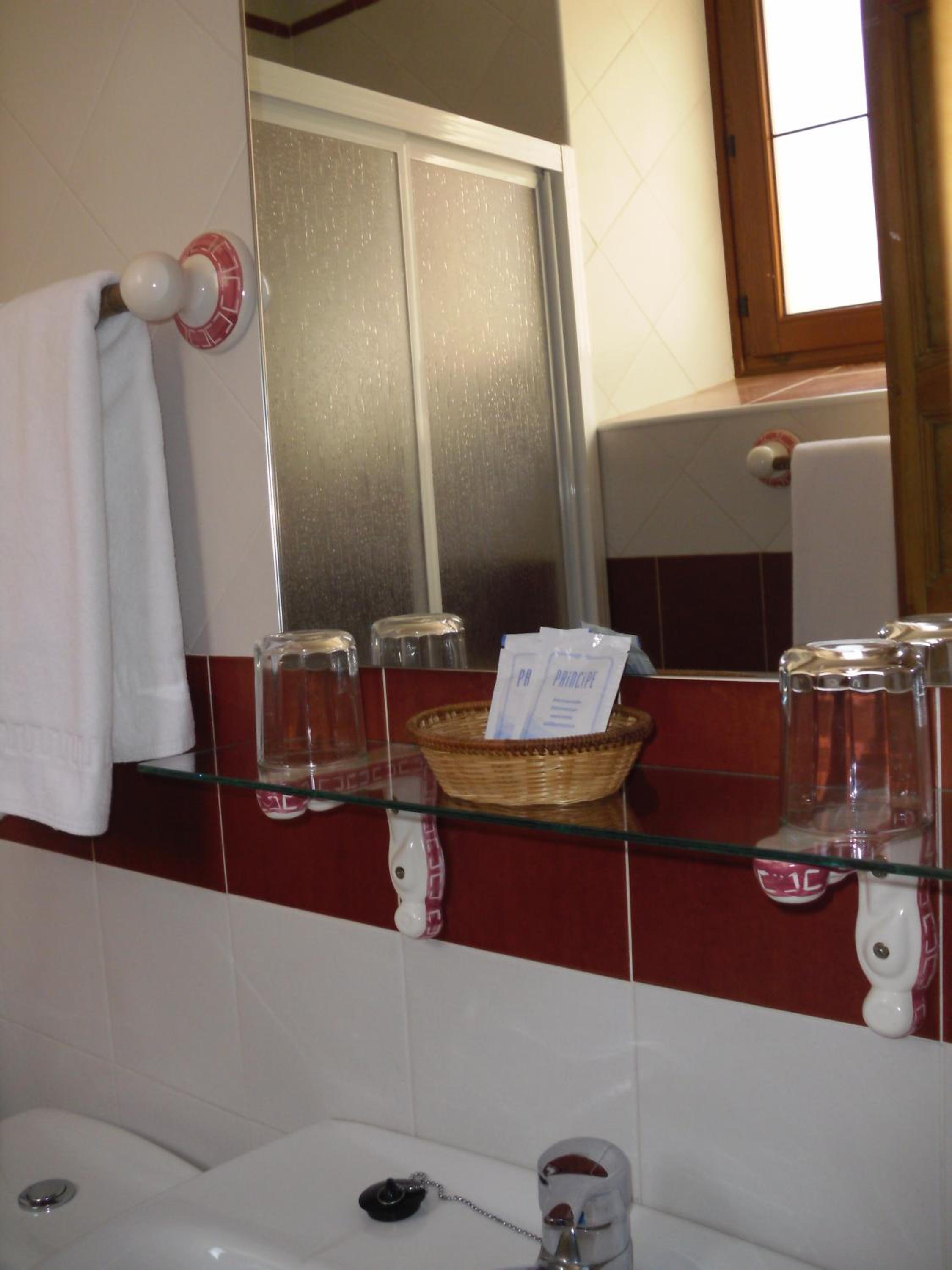 Double or Twin Room - Photo 21