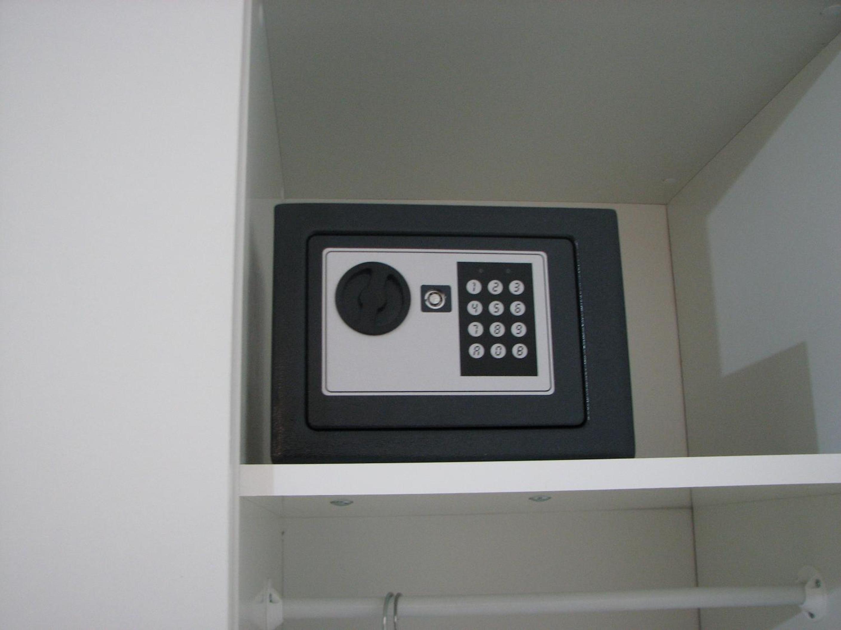 Deluxe Studio with Balcony - Photo 27
