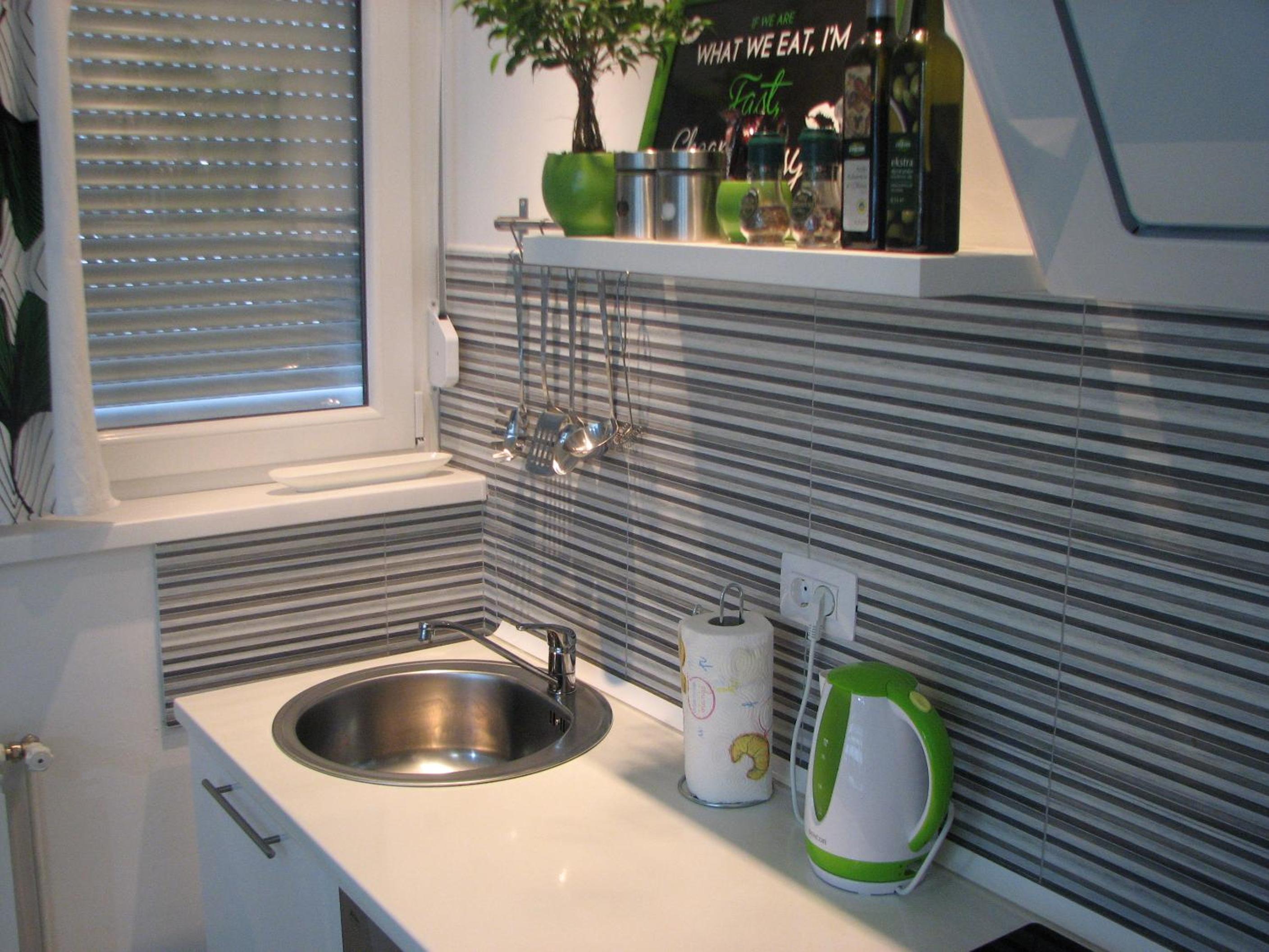 Deluxe Studio with Balcony - Photo 13