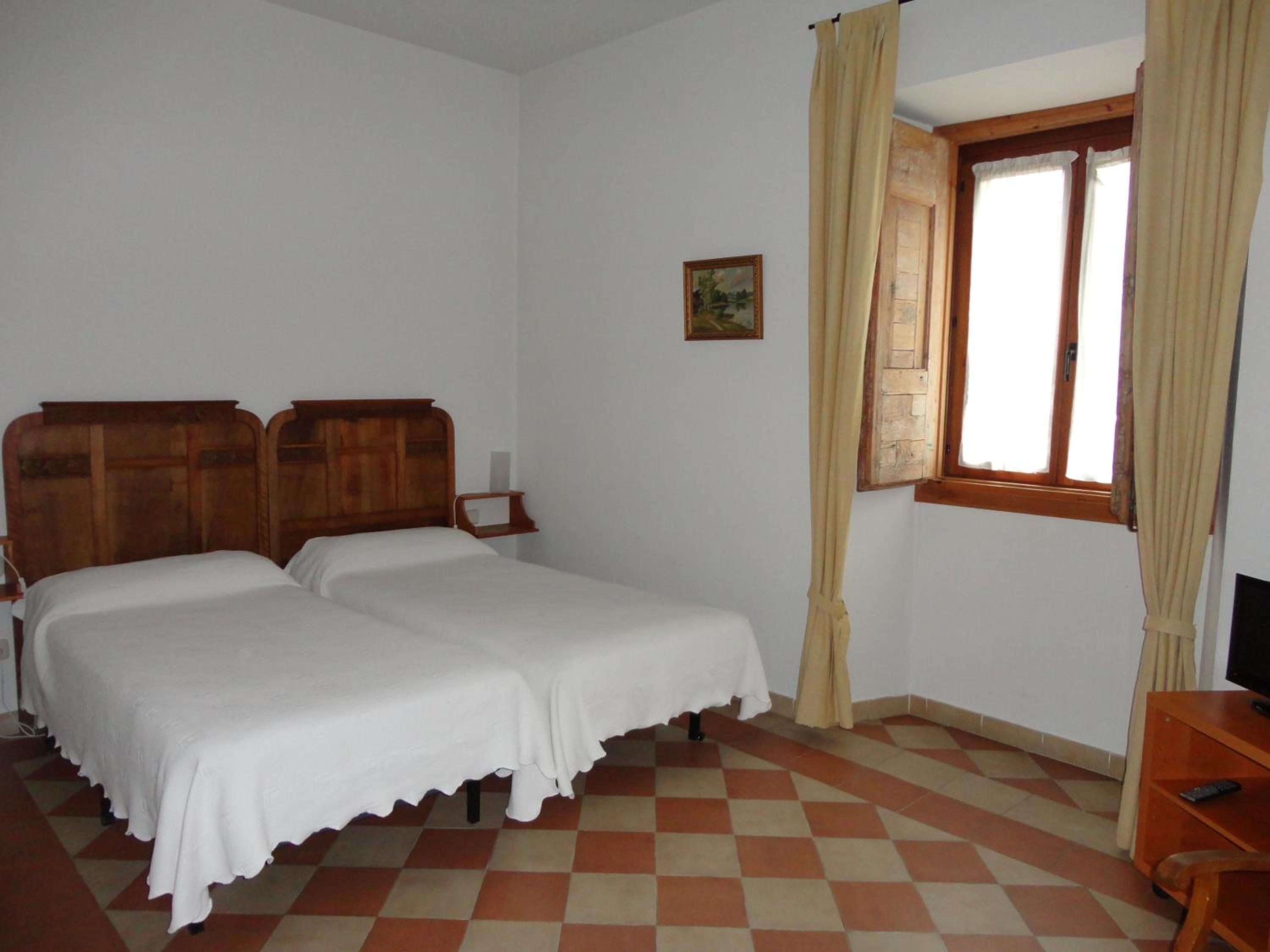 Double or Twin Room - Photo 12