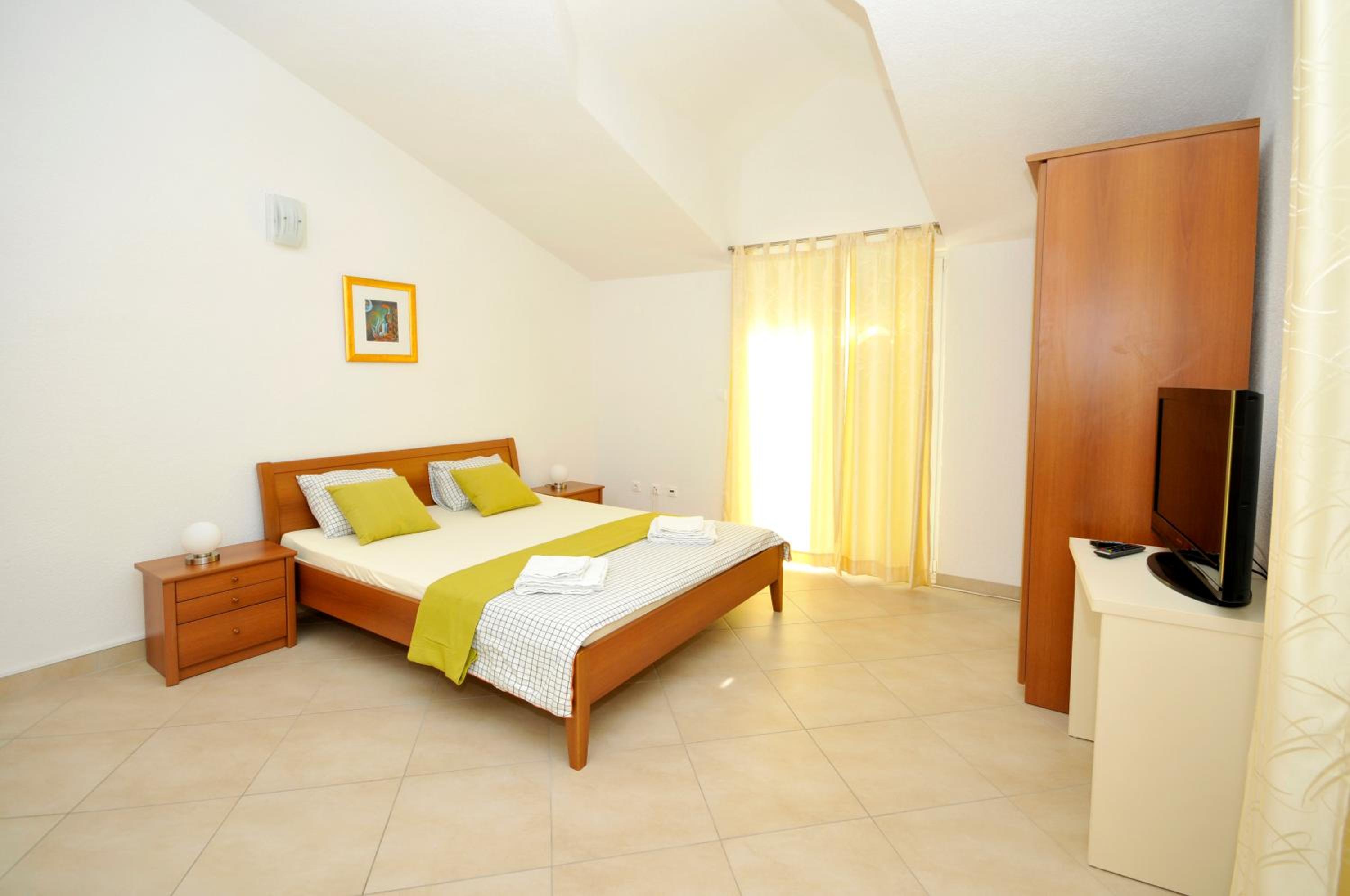 Large One-Bedroom Apartment