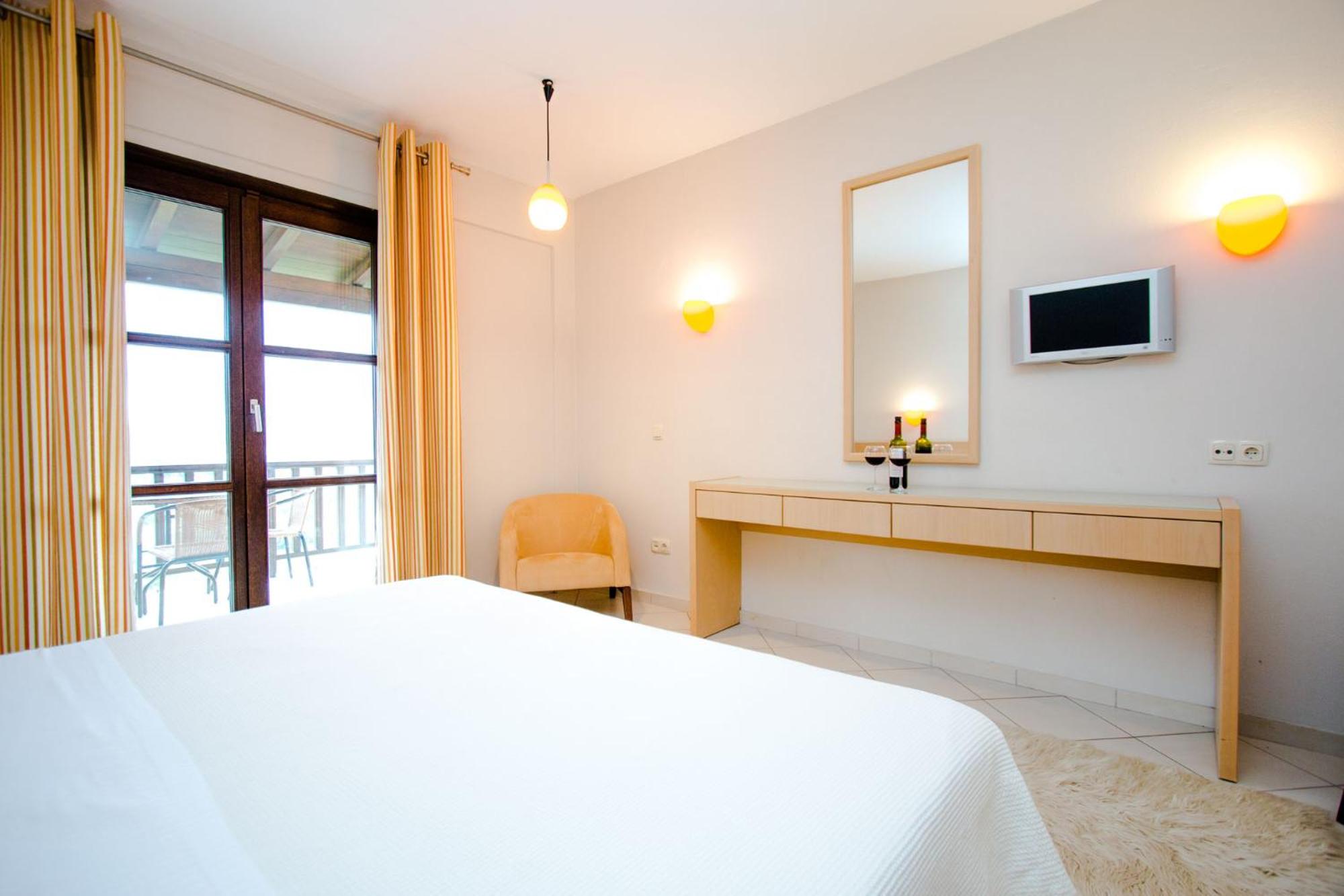 One-Bedroom Suite with Meteora View - Photo 4