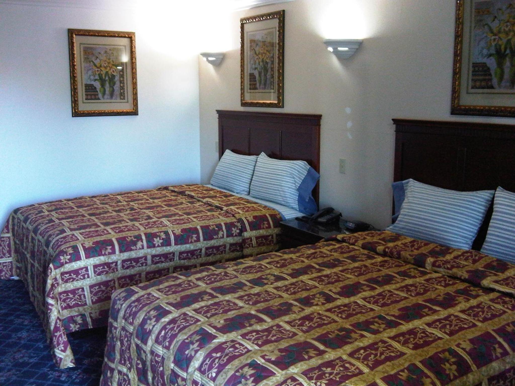 Deluxe King Room with Two King Beds, Non-Smoking - Photo 9