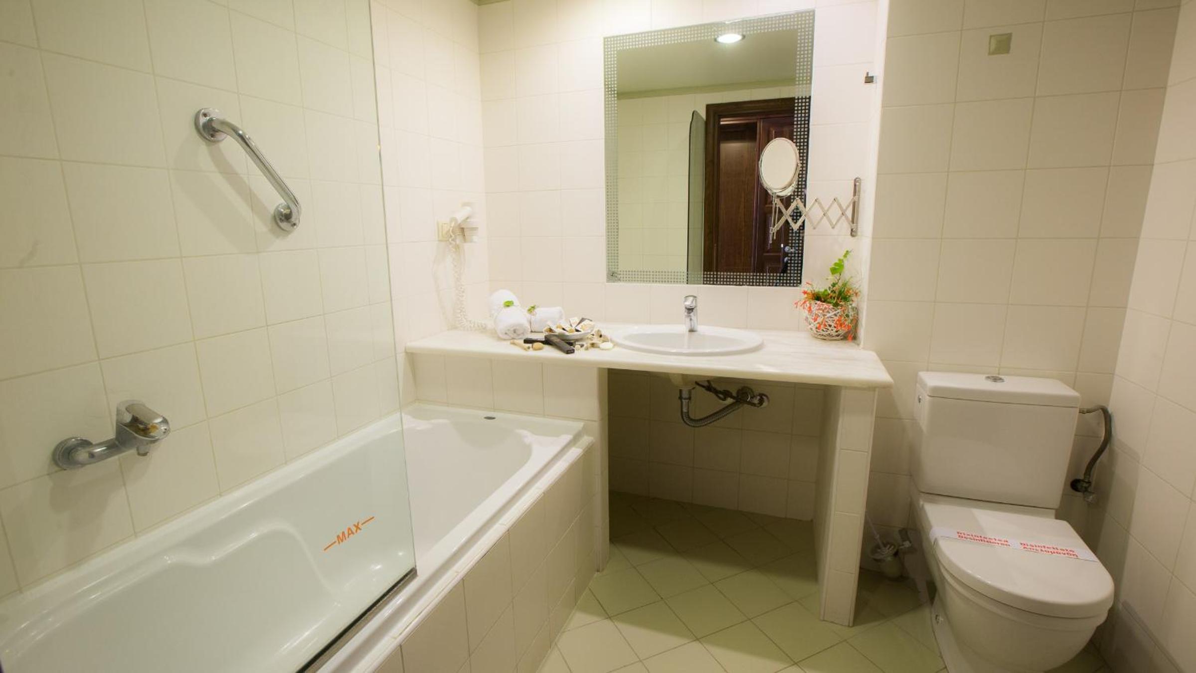 One-Bedroom Suite with Meteora View - Photo 3