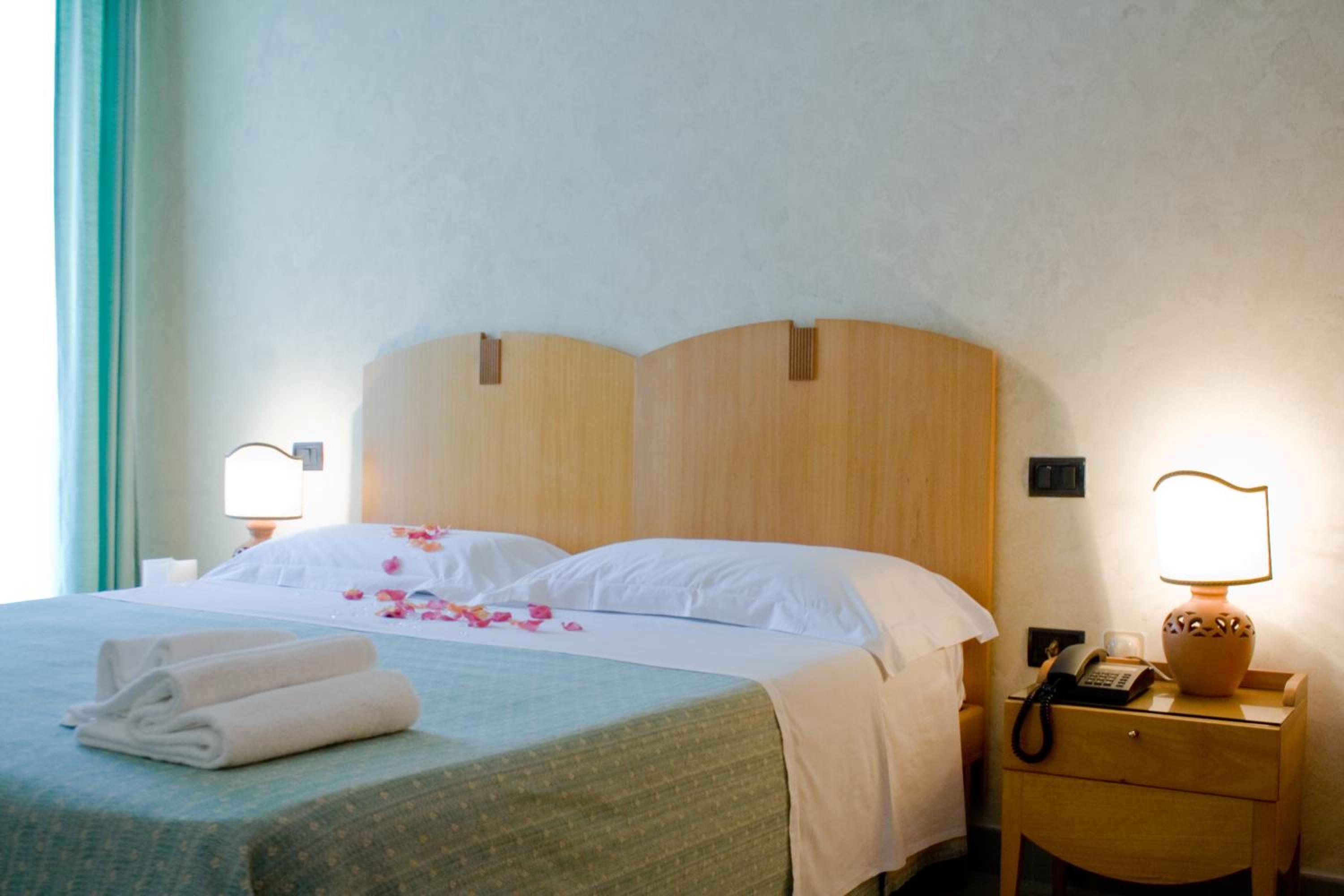 Standard Double Room - Photo 3