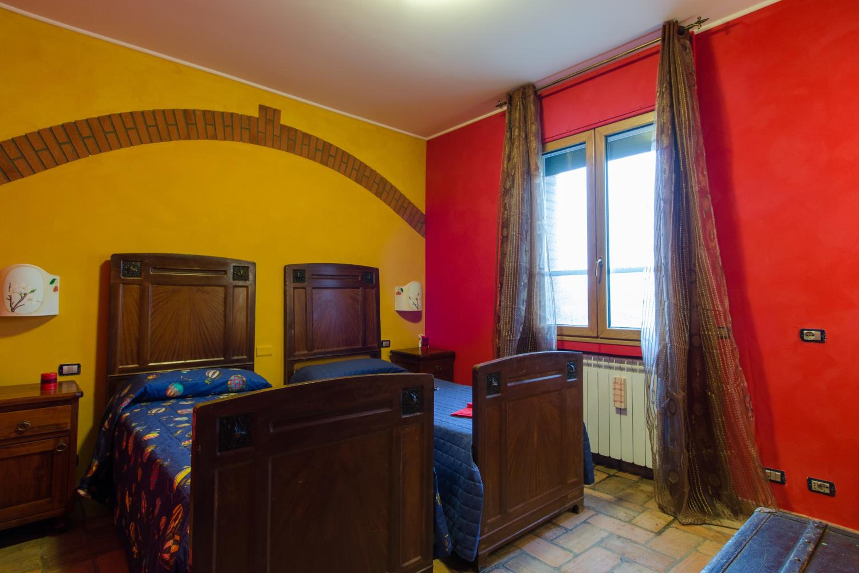 Twin Room with Private Bathroom photo 3