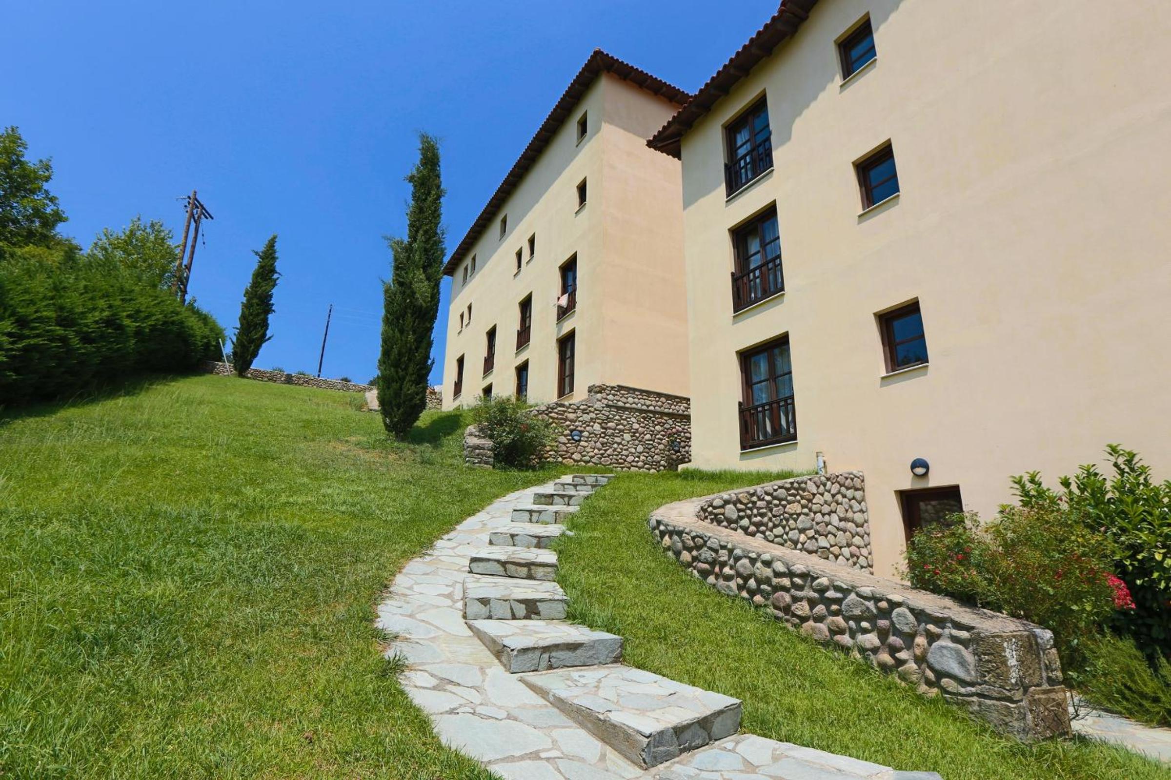 Quadruple Room with Garden View - Photo 6