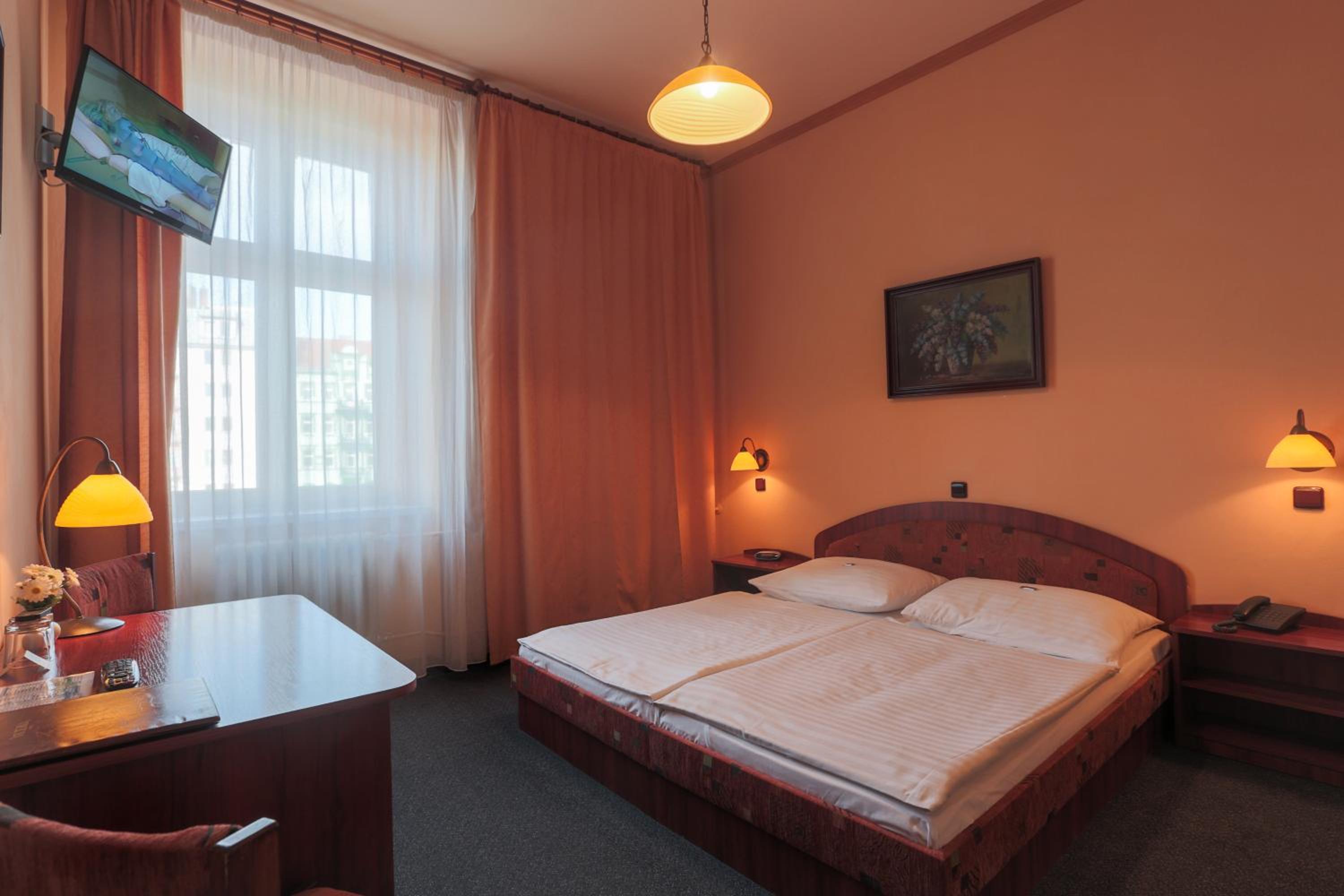 Double or Twin Room - Photo 1