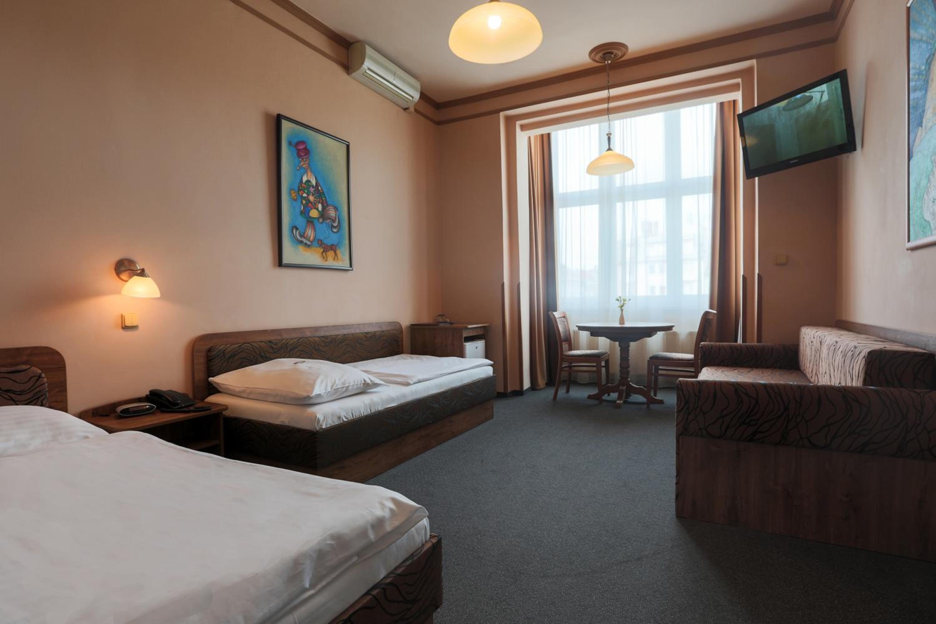 Triple Room with Bathroom - Photo 5
