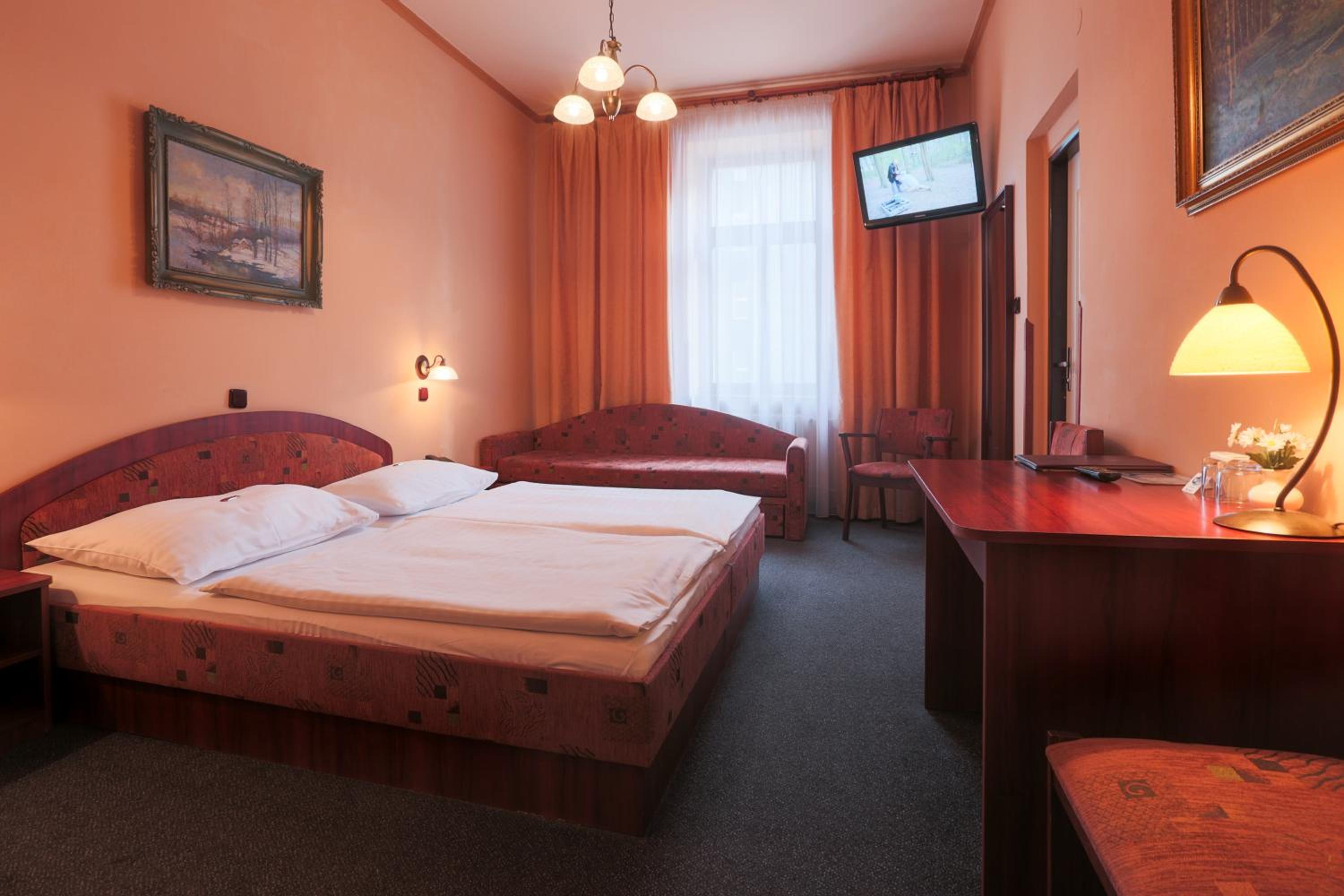 Triple Room with Bathroom - Photo 1