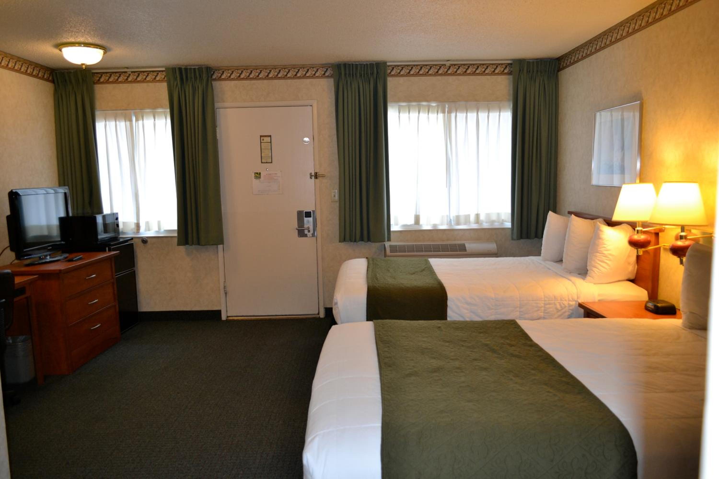 Queen Suite With Two Queen Beds - Disability Access/Non-Smoking