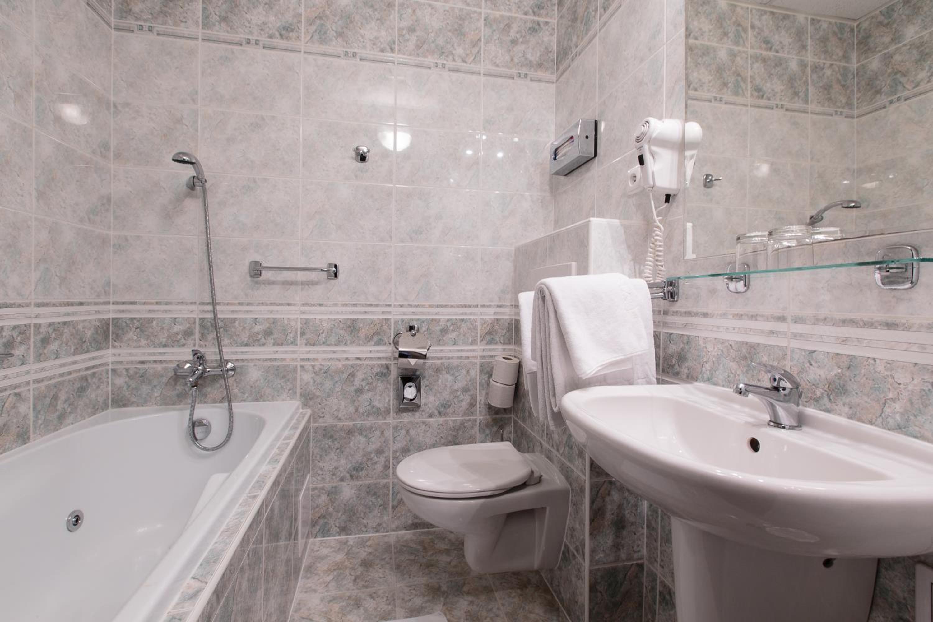 Double or Twin Room - Photo 4