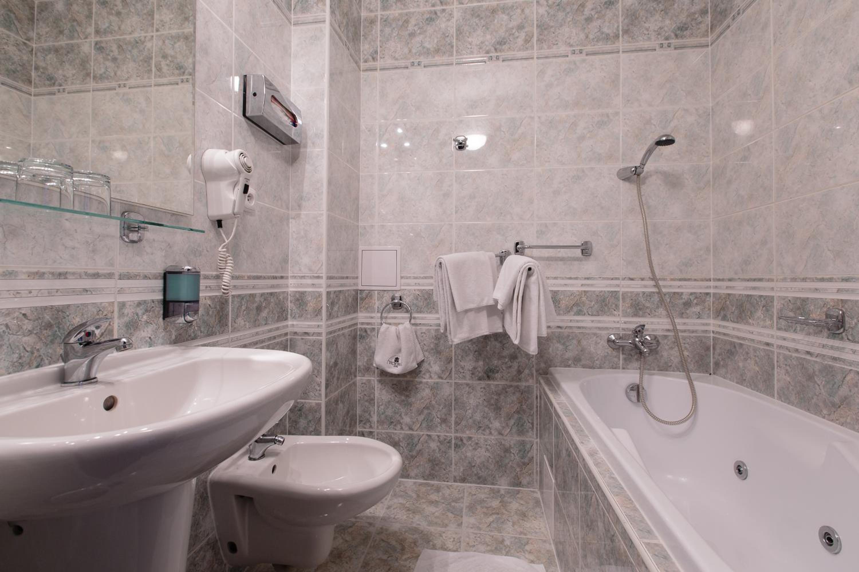 Triple Room with Bathroom - Photo 4