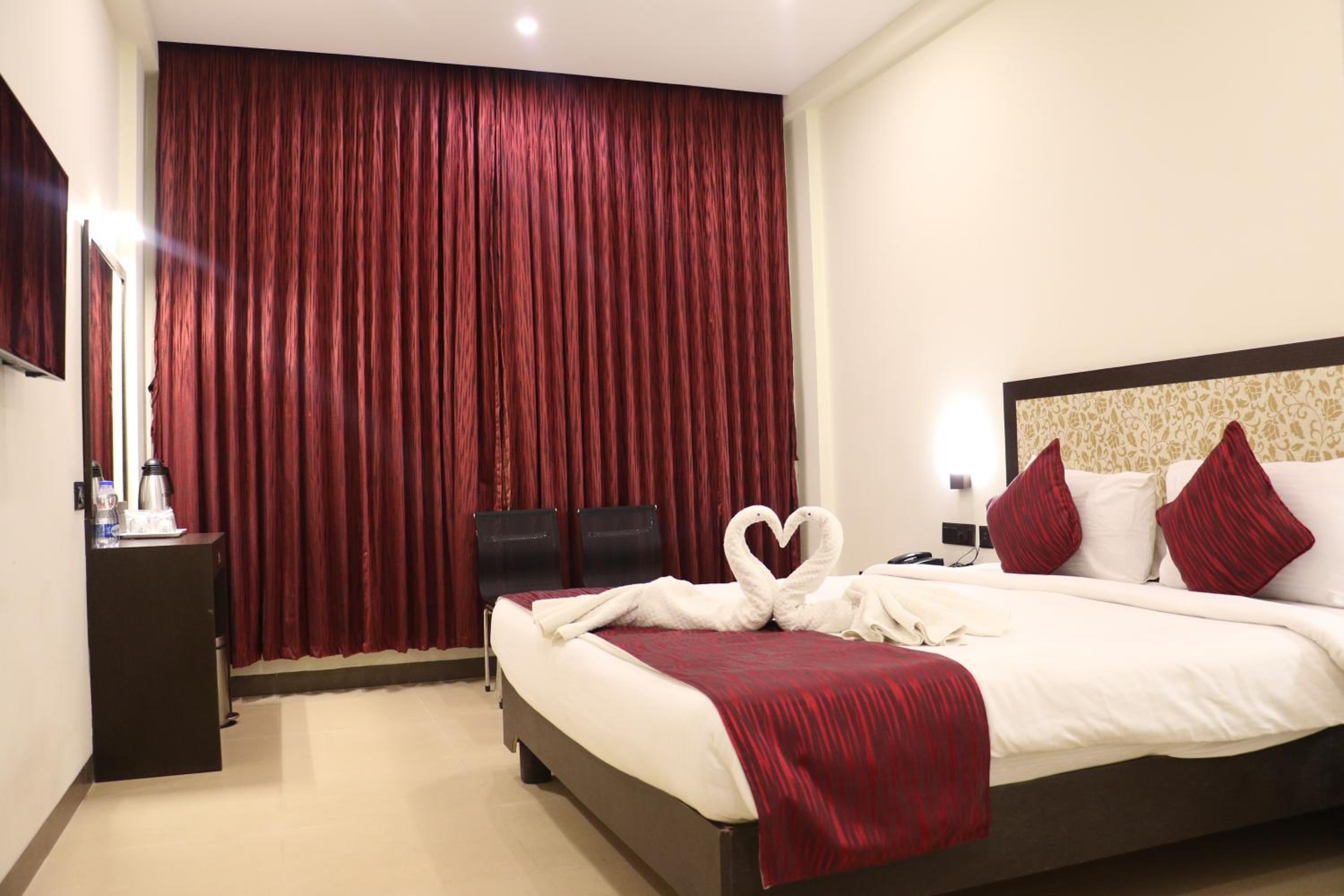 Deluxe Double Room (2 Adults + 1 Child)