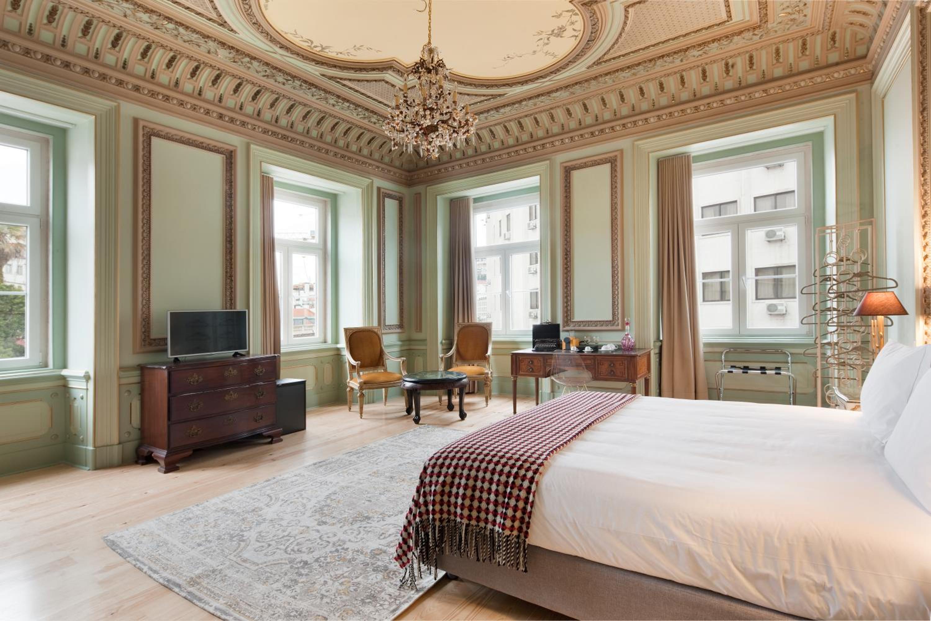 Signature Suite