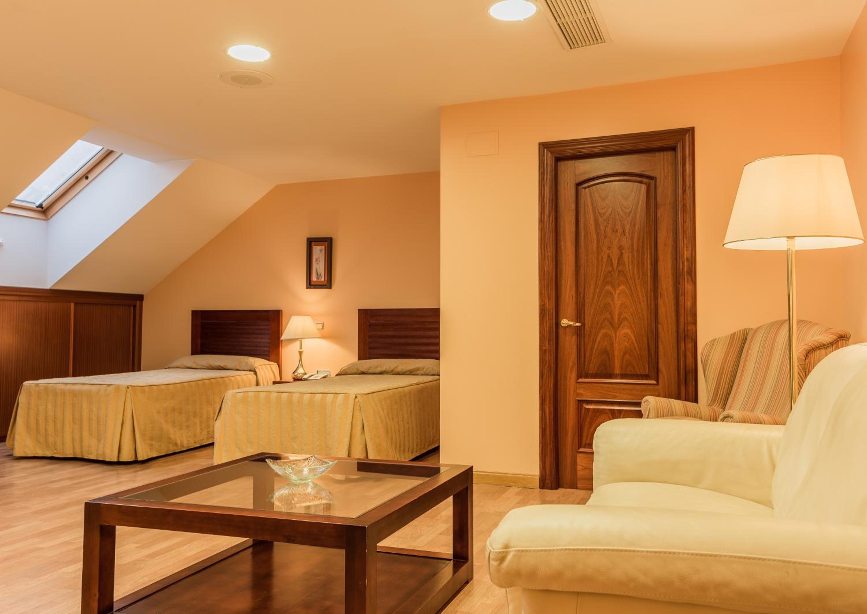 Quadruple Room (4 Adults) - Photo 1