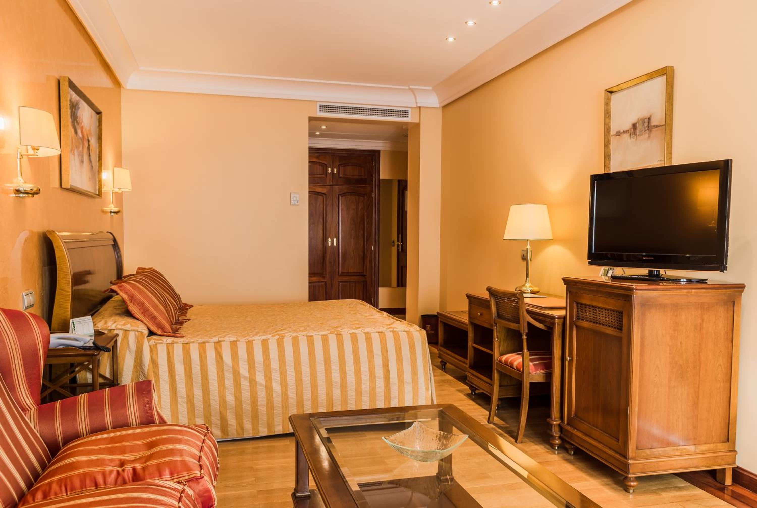 Double or Twin Room - Photo 7