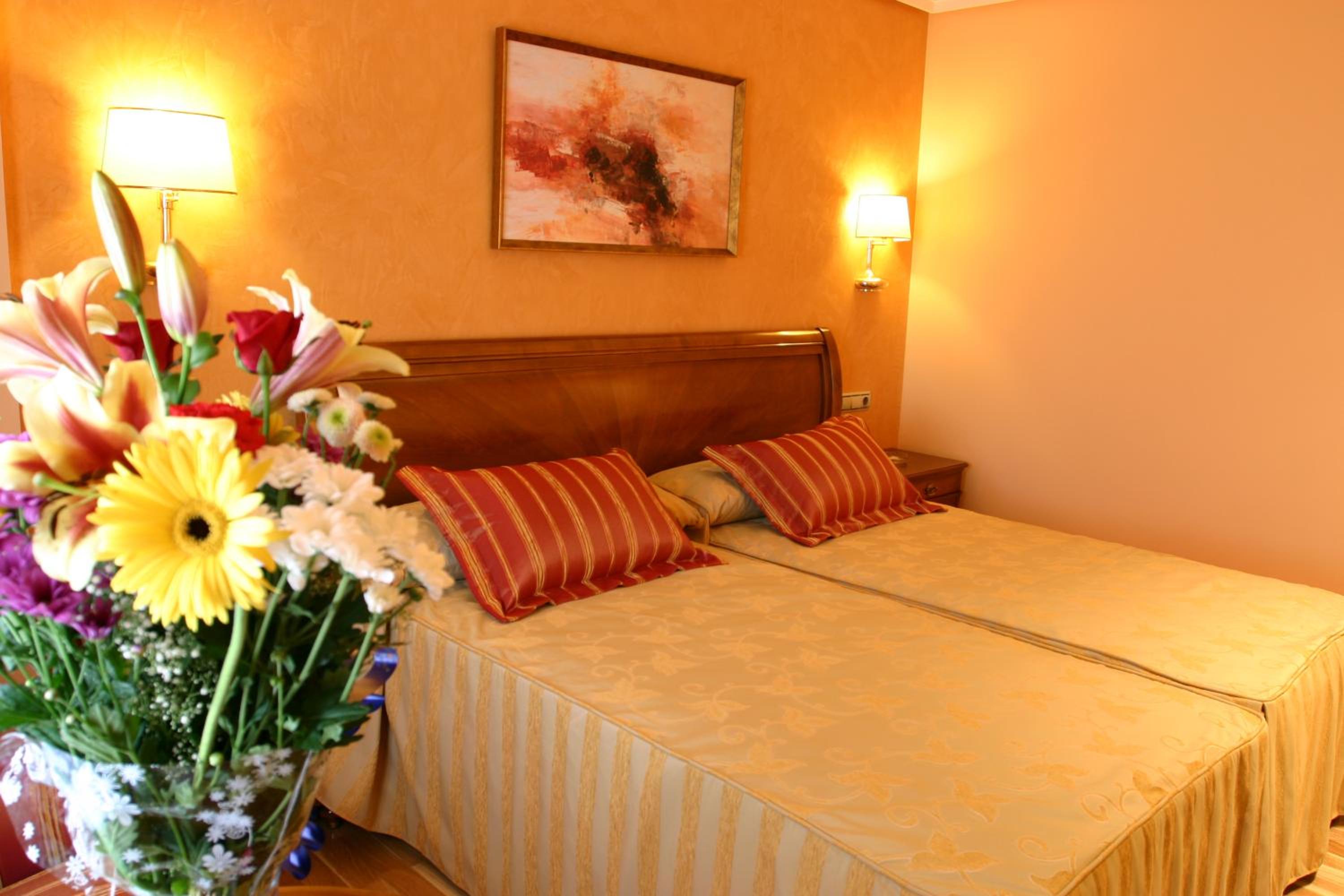 Double or Twin Room - Photo 4