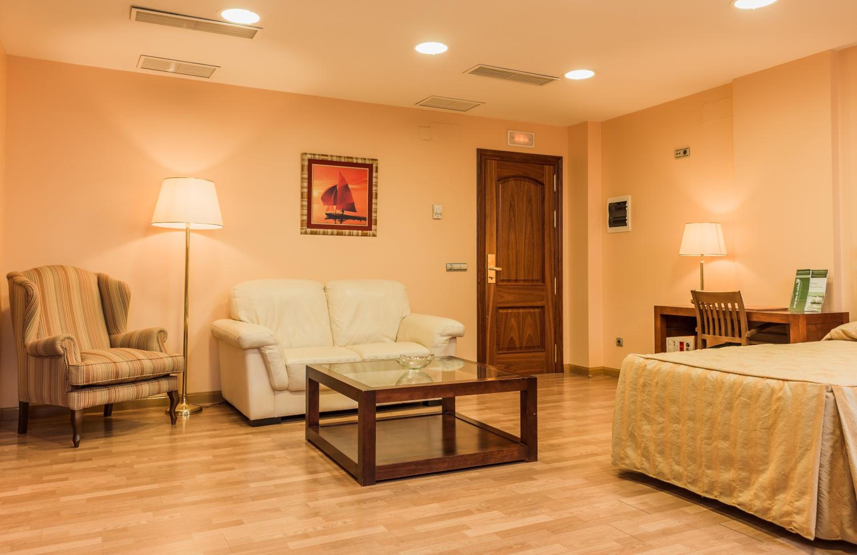 Quadruple Room (4 Adults) - Photo 6