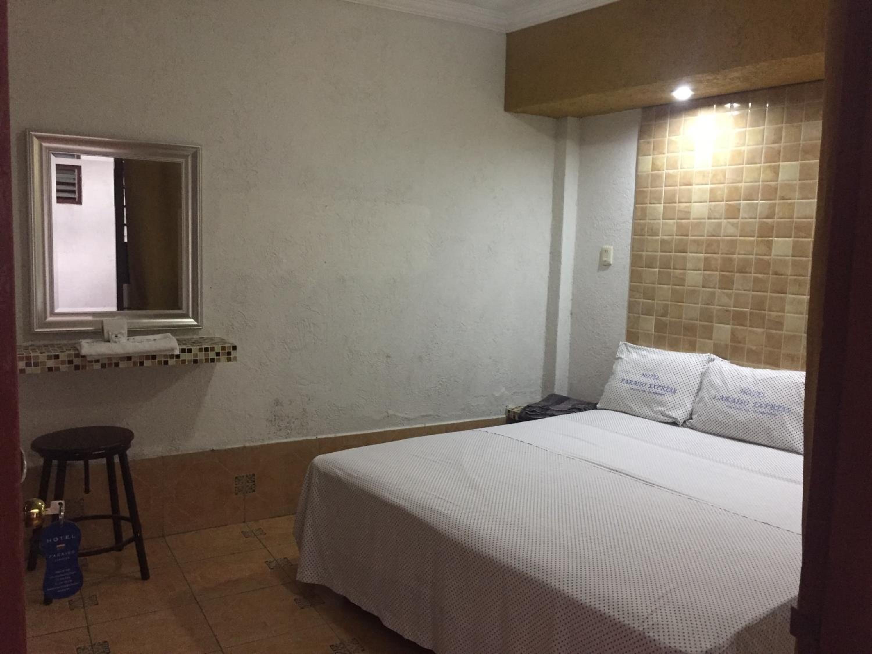 Deluxe King Room - Photo 17