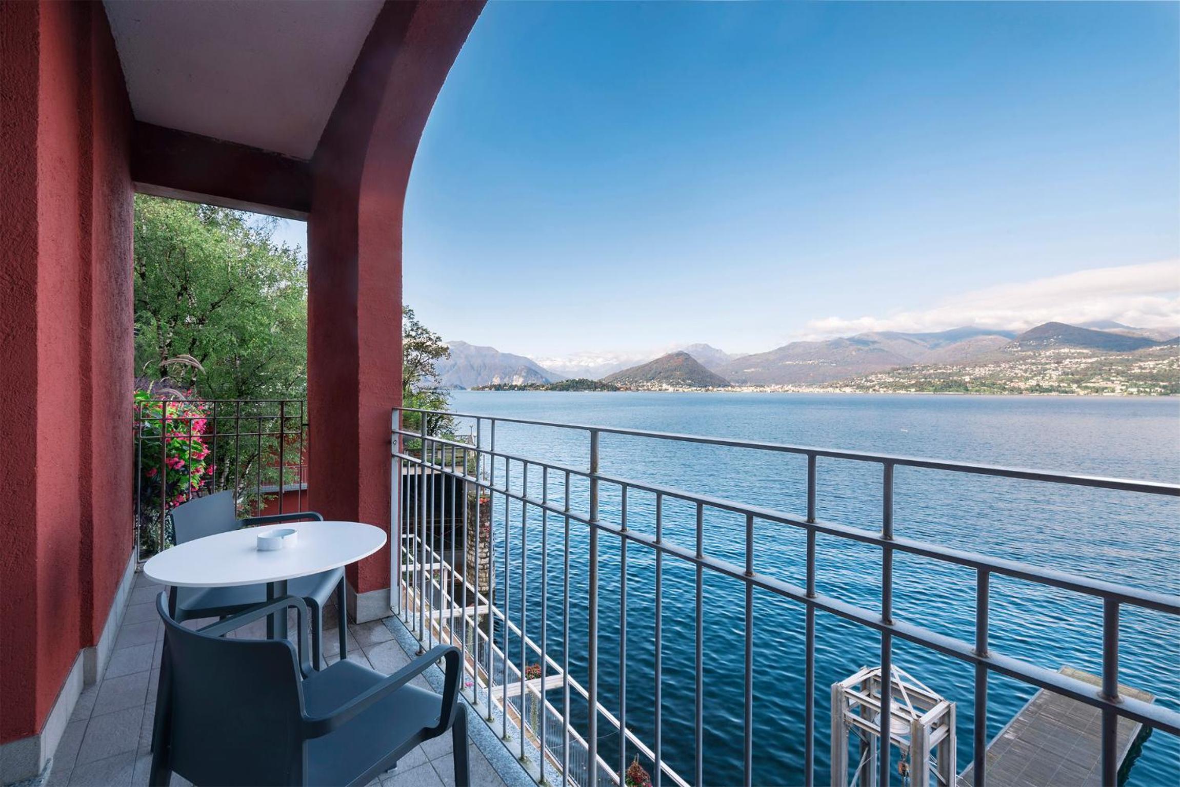Deluxe Superior Double Room with Terrace and Lake View - Photo 6