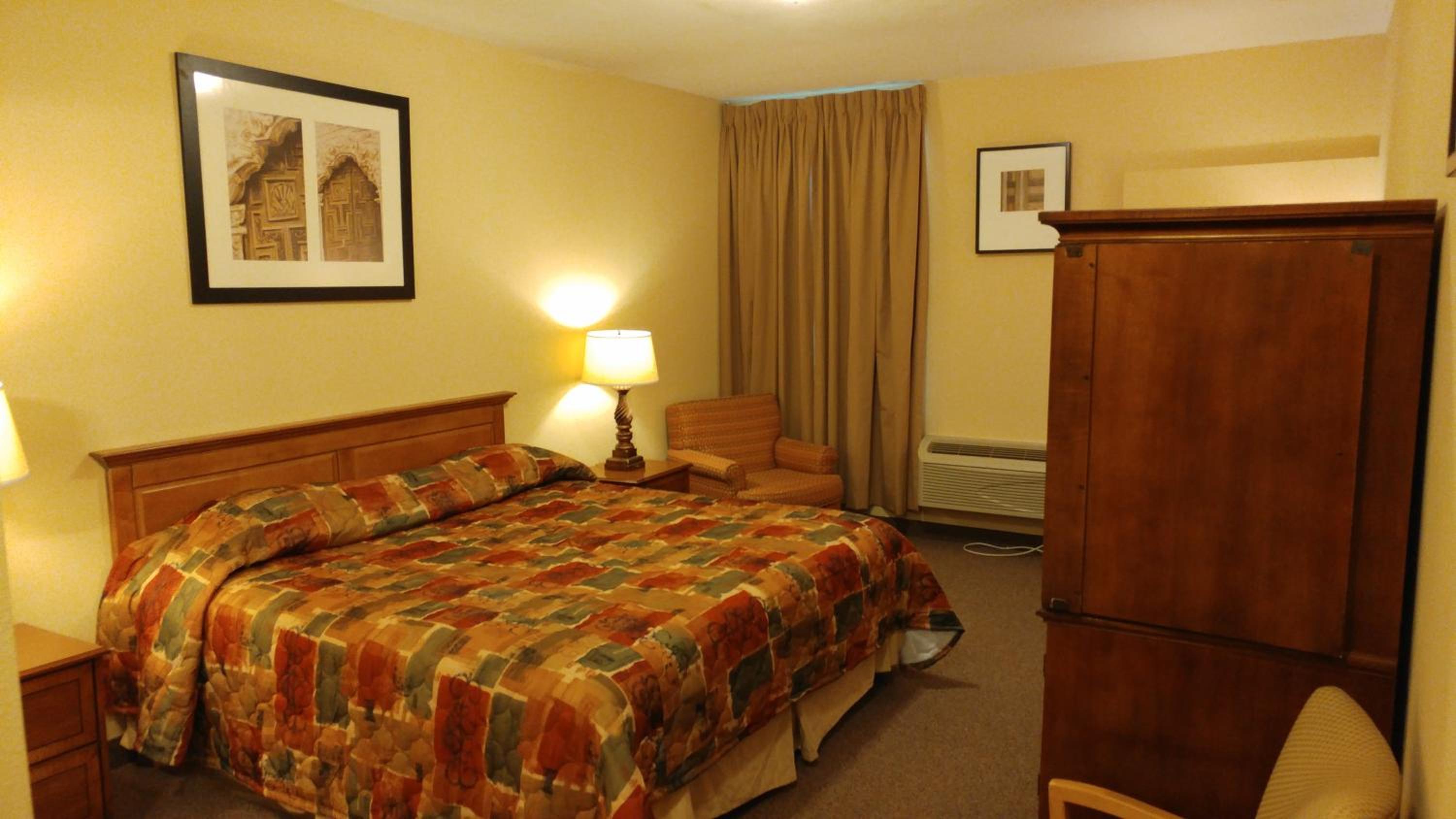 Standard King Room photo 1