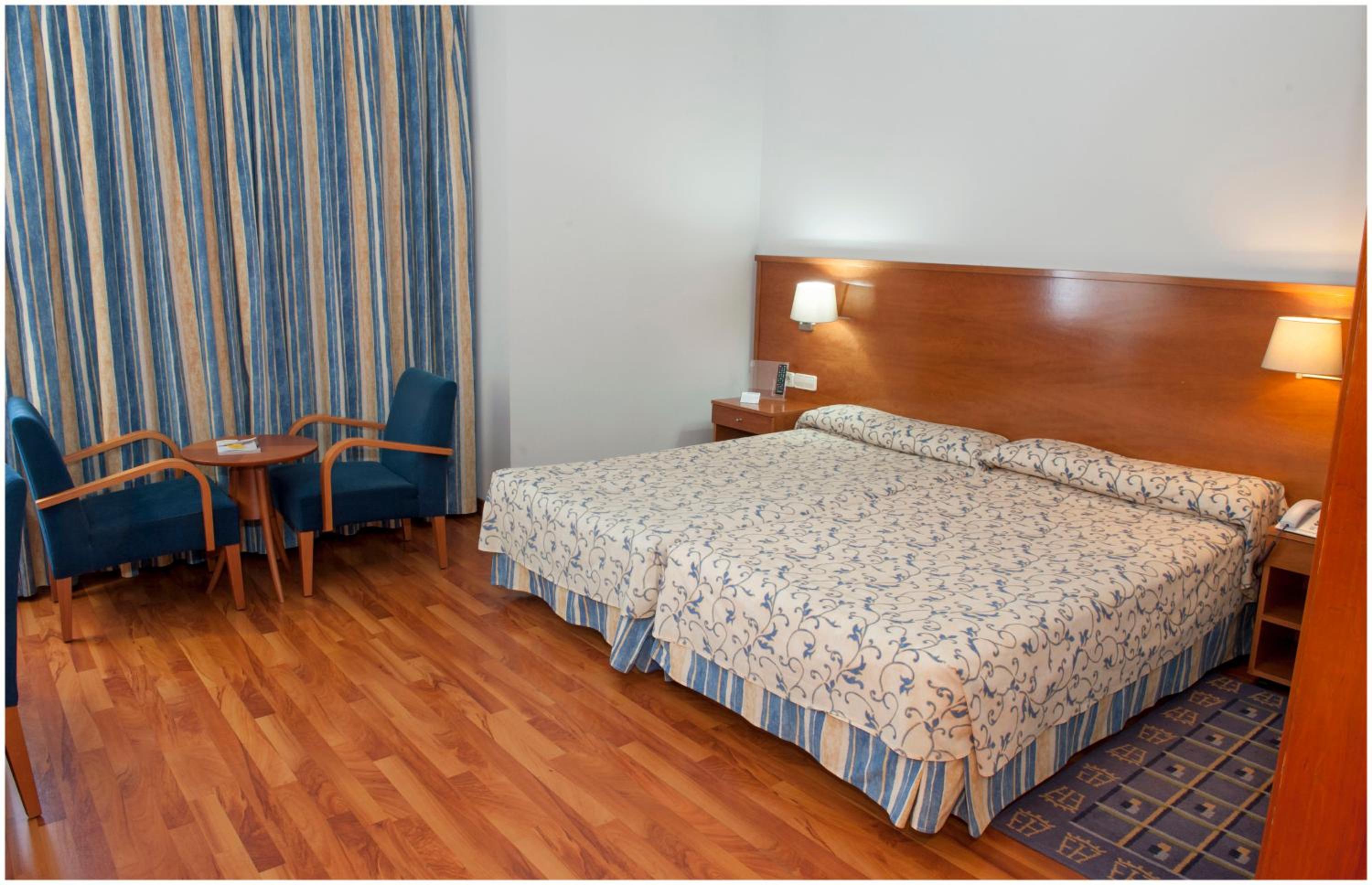 Double or Twin Room - Photo 6