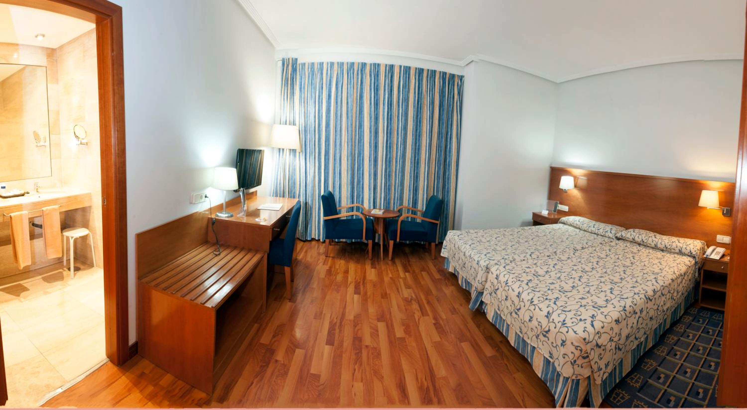 Double or Twin Room - Photo 5