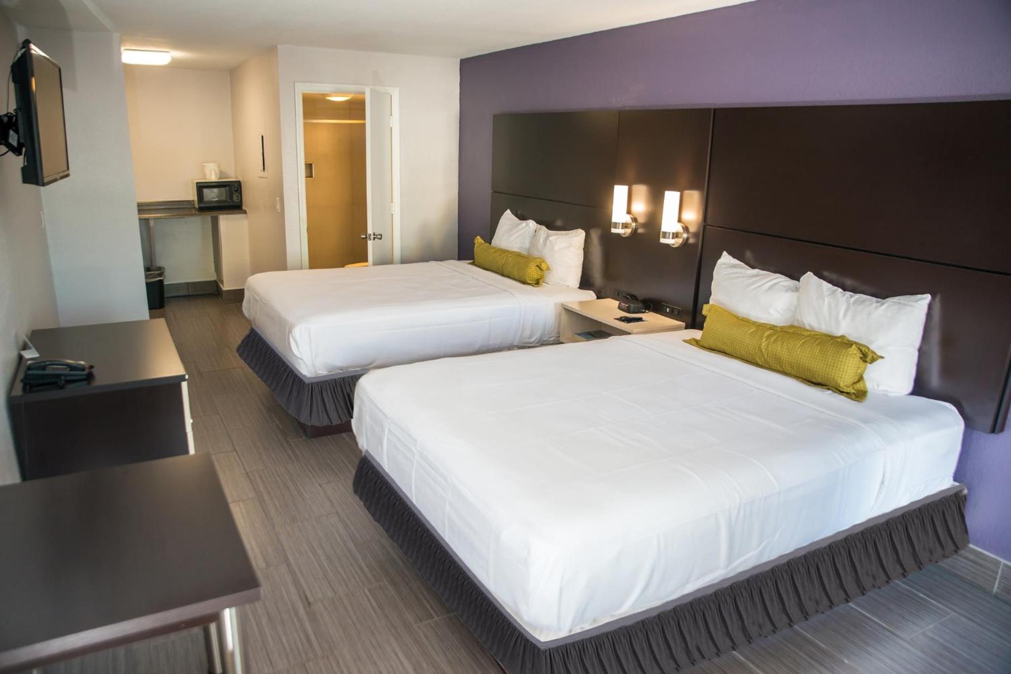 Queen Room with Two Queen Beds - Non-Smoking photo 1