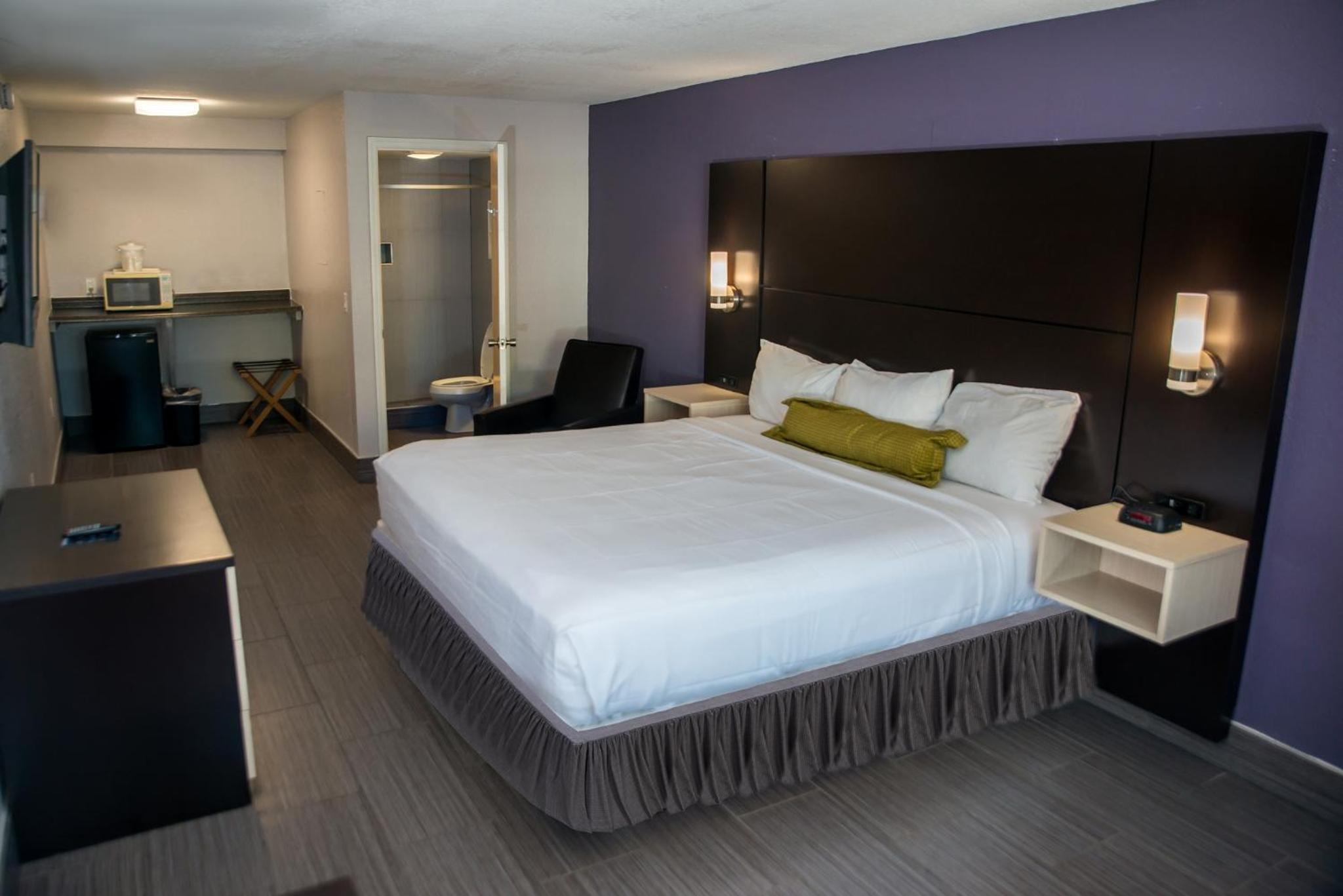 King Suite - Non-Smoking photo 1