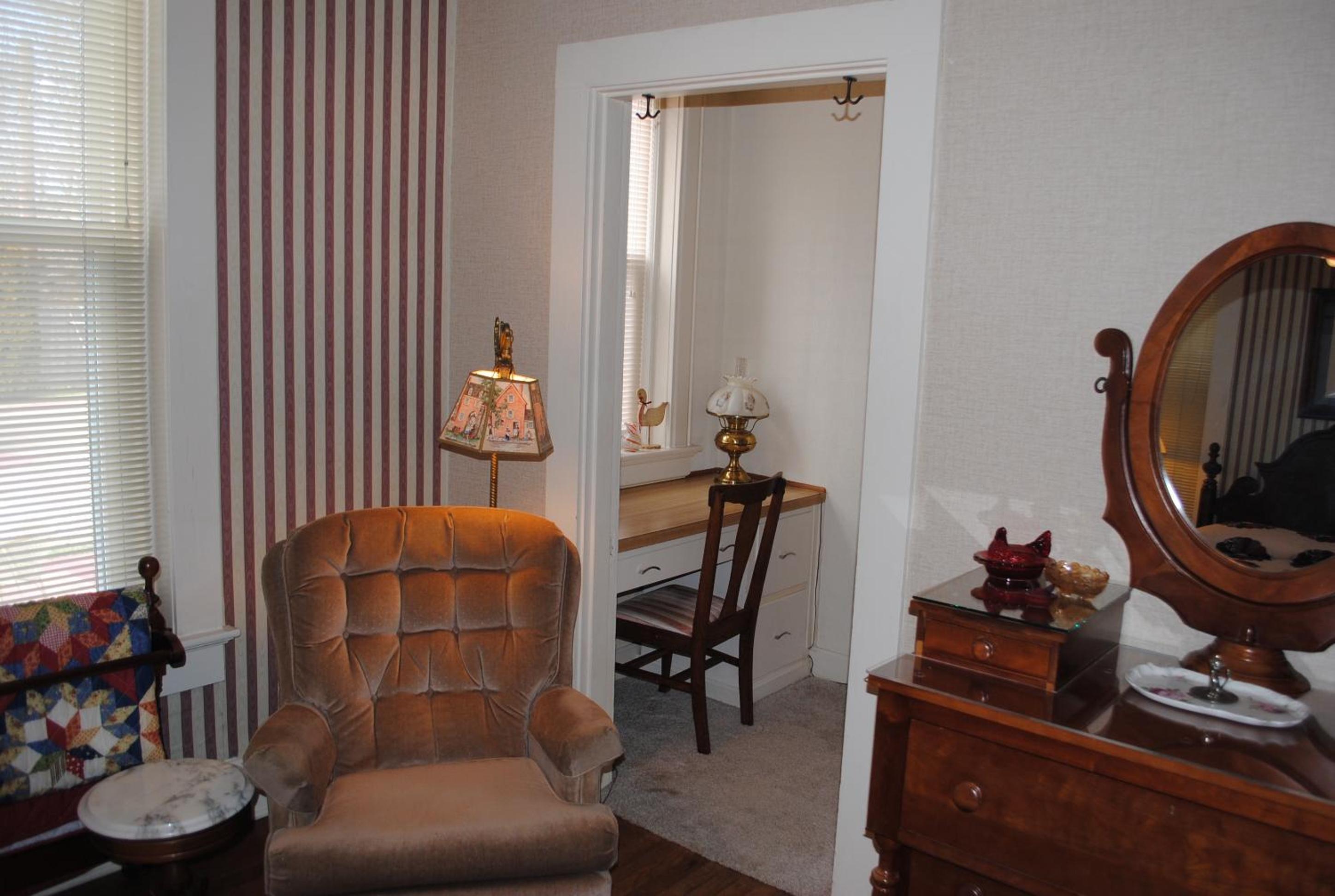 Standard Queen Room photo 3
