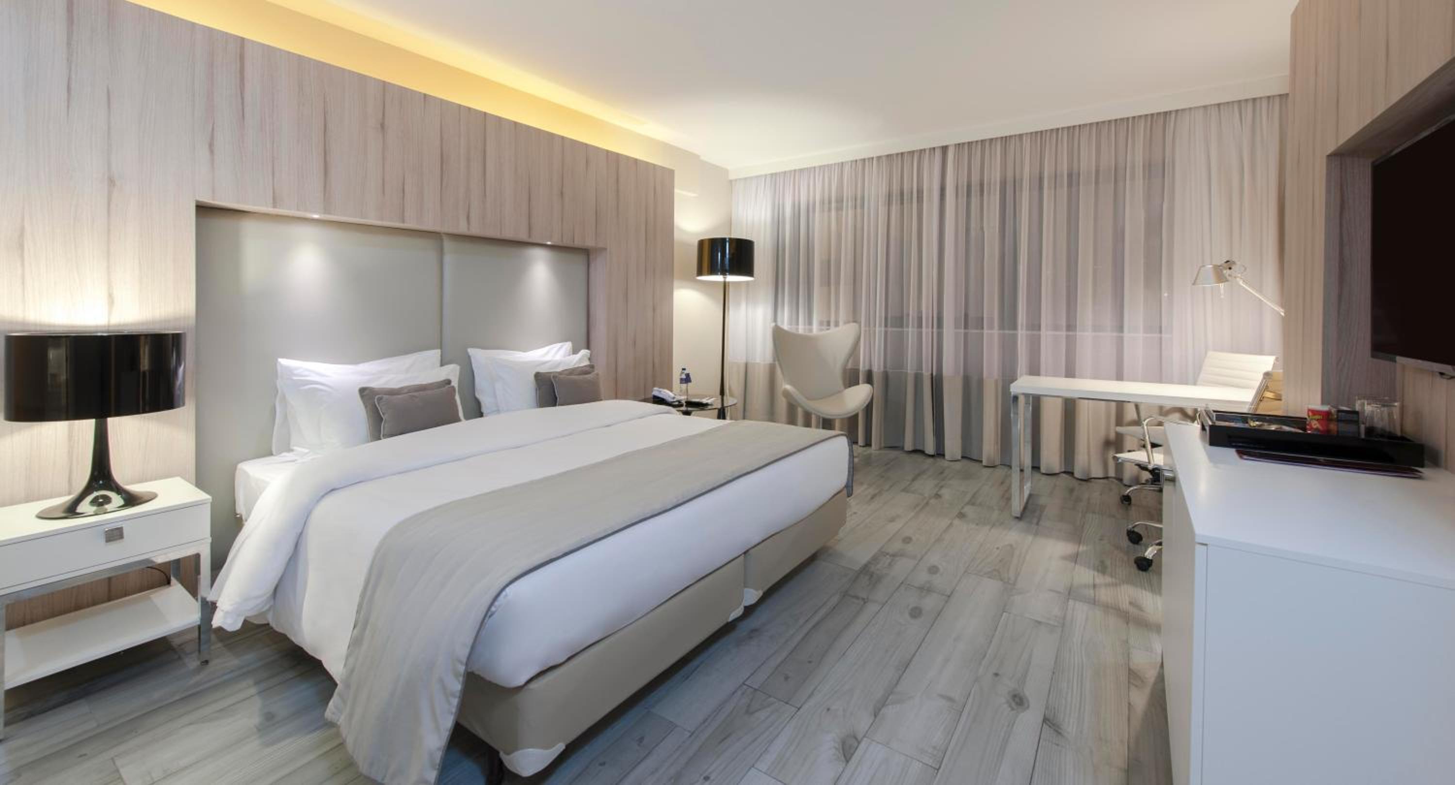 Available room thumbnail 5