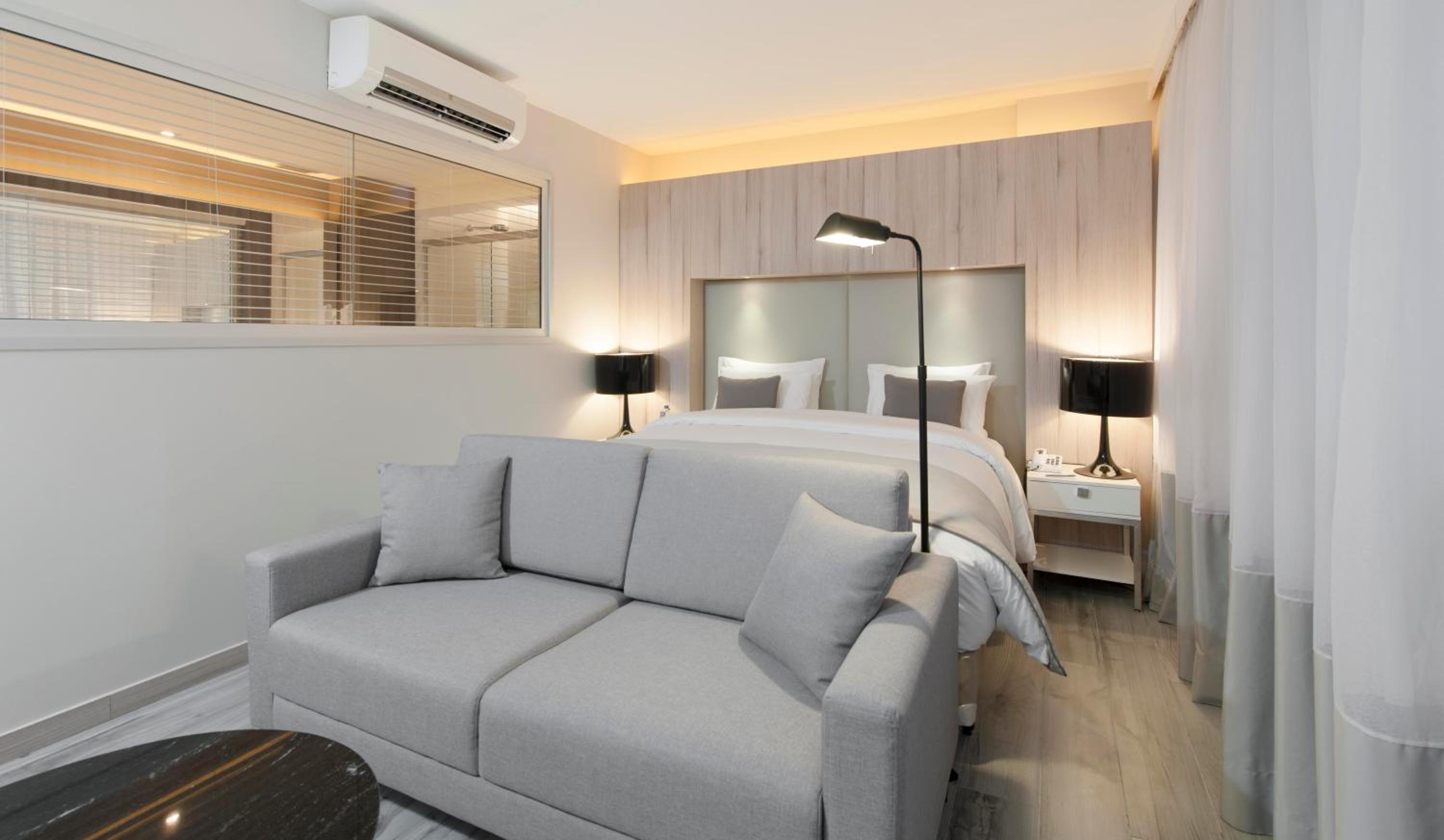 Deluxe Double Room thumbnail 5