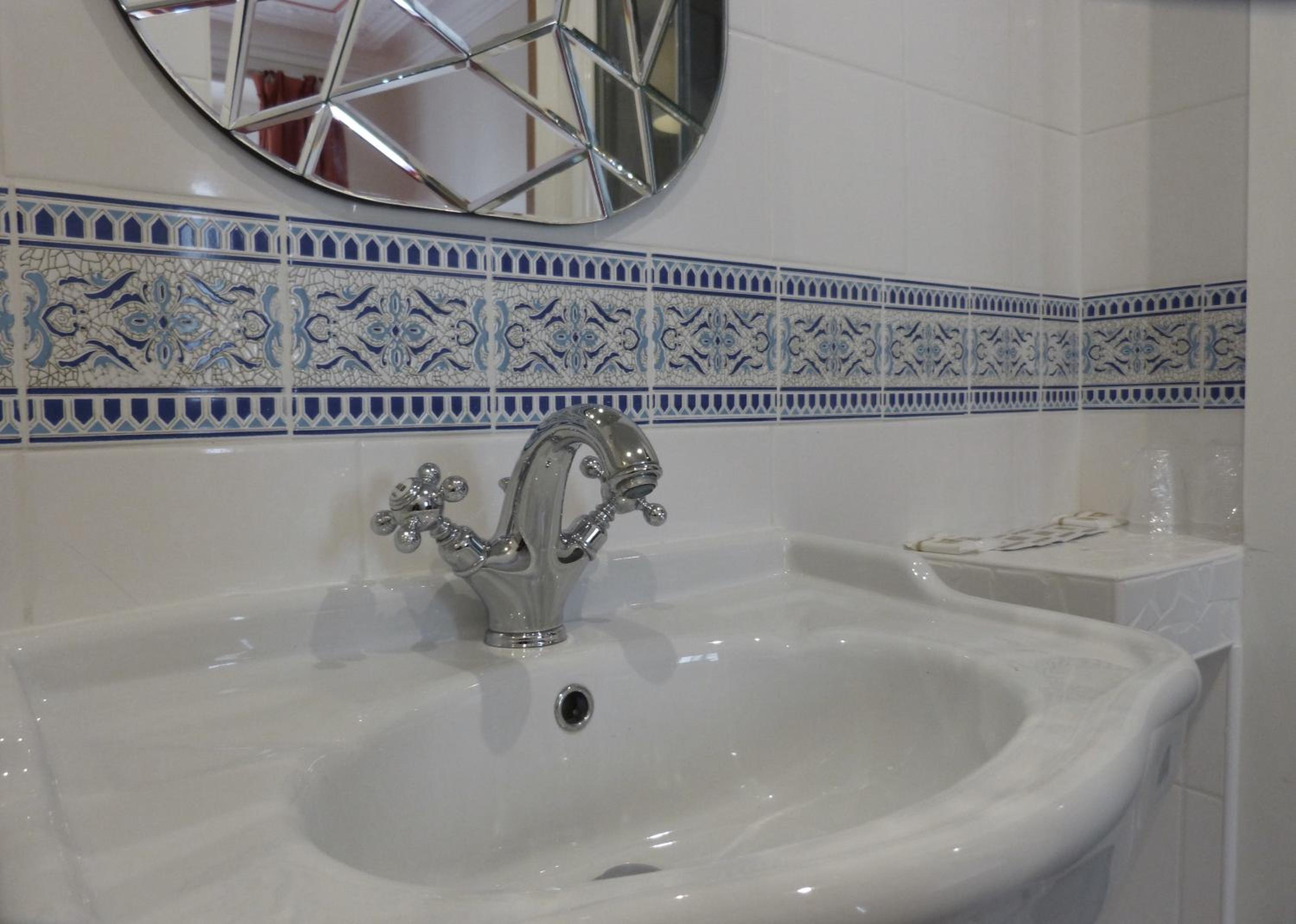 Triple Room with Private Shower and Toilet thumbnail 5